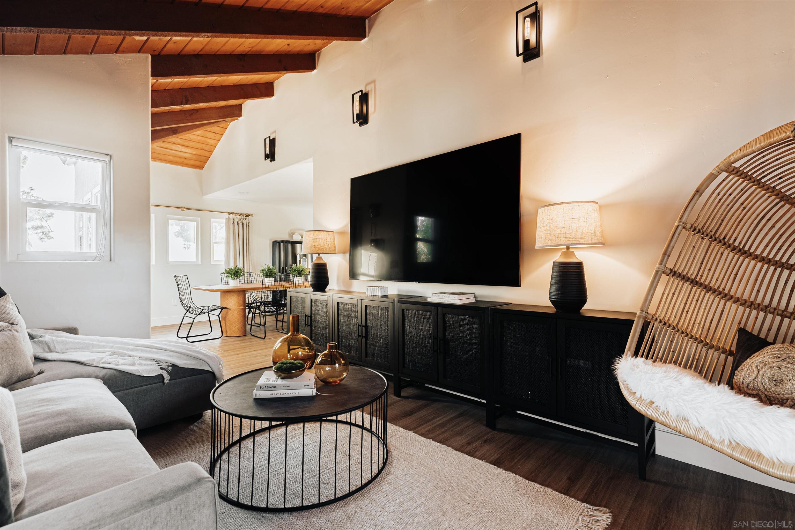 Detail Gallery Image 13 of 56 For 324 S Nevada St, Oceanside,  CA 92054 - 5 Beds | 3 Baths