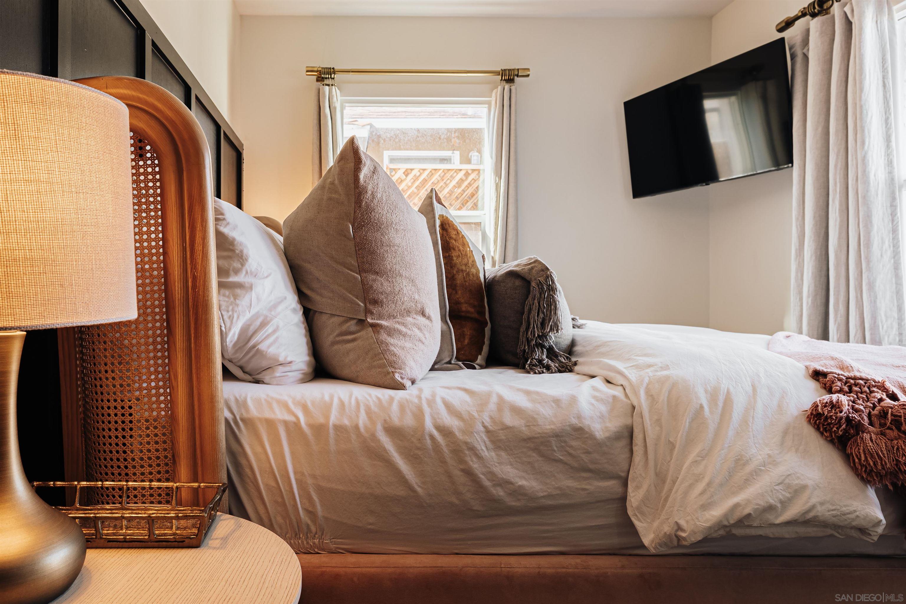 Detail Gallery Image 23 of 56 For 324 S Nevada St, Oceanside,  CA 92054 - 5 Beds | 3 Baths