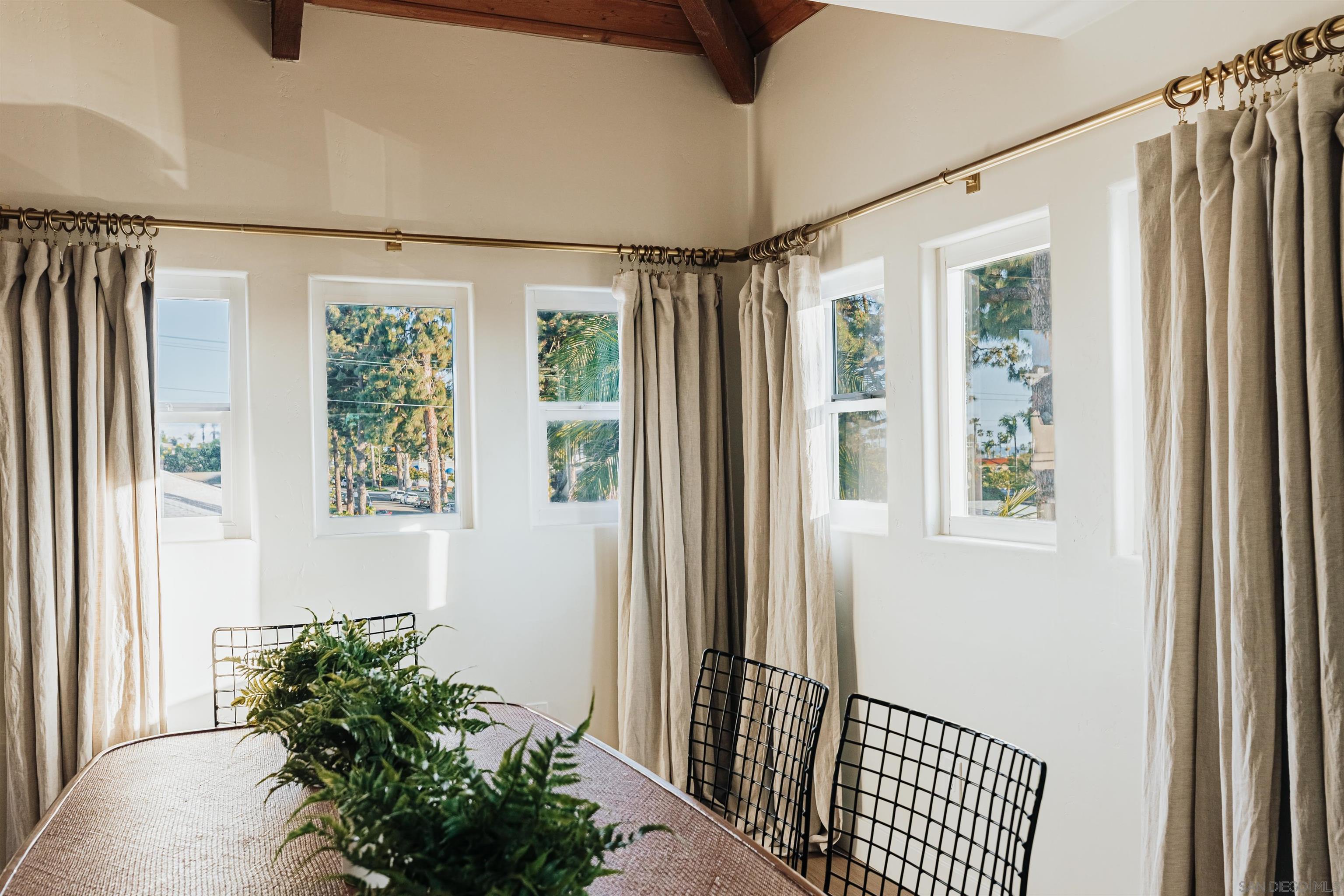 Detail Gallery Image 32 of 56 For 324 S Nevada St, Oceanside,  CA 92054 - 5 Beds | 3 Baths