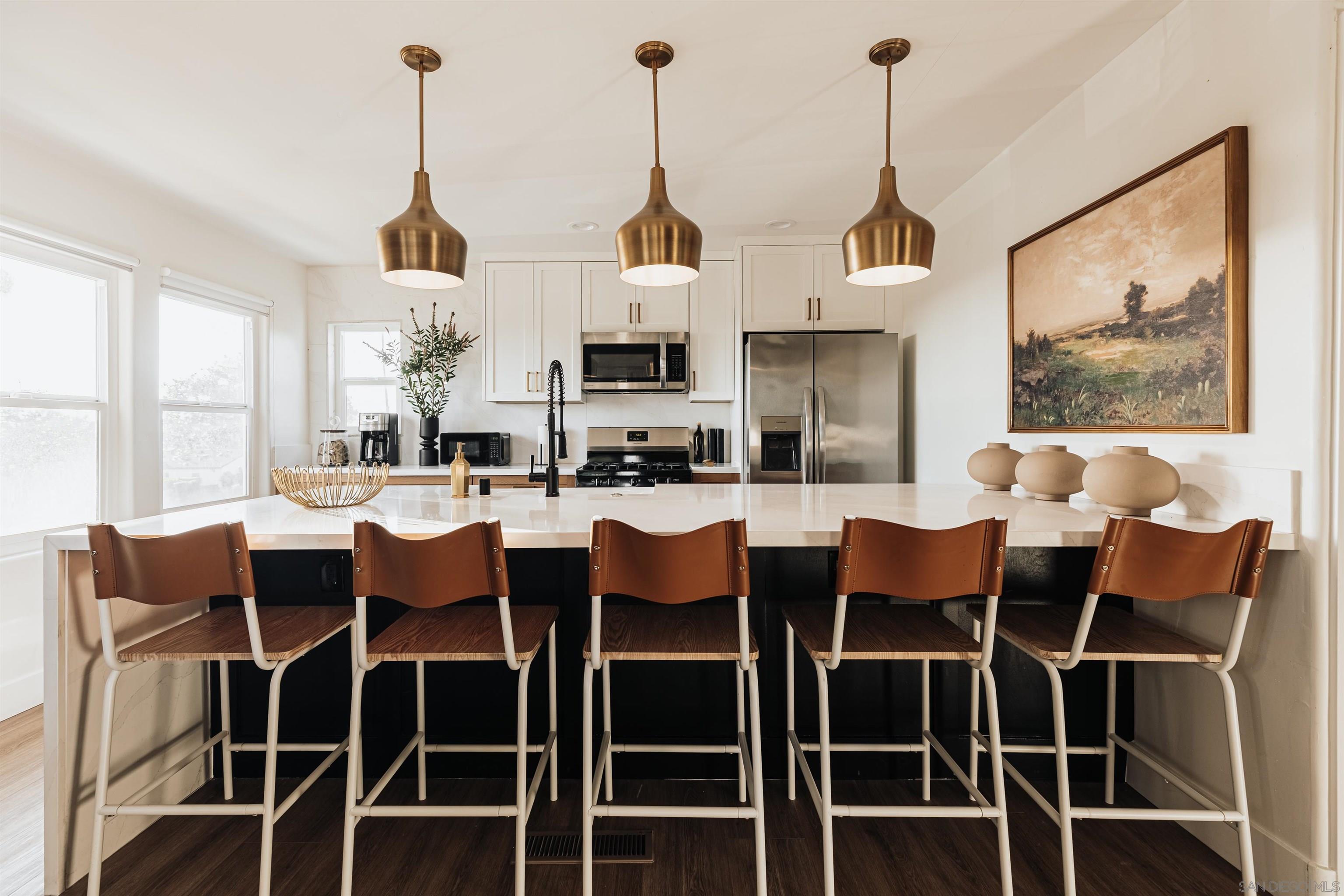 Detail Gallery Image 7 of 56 For 324 S Nevada St, Oceanside,  CA 92054 - 5 Beds | 3 Baths