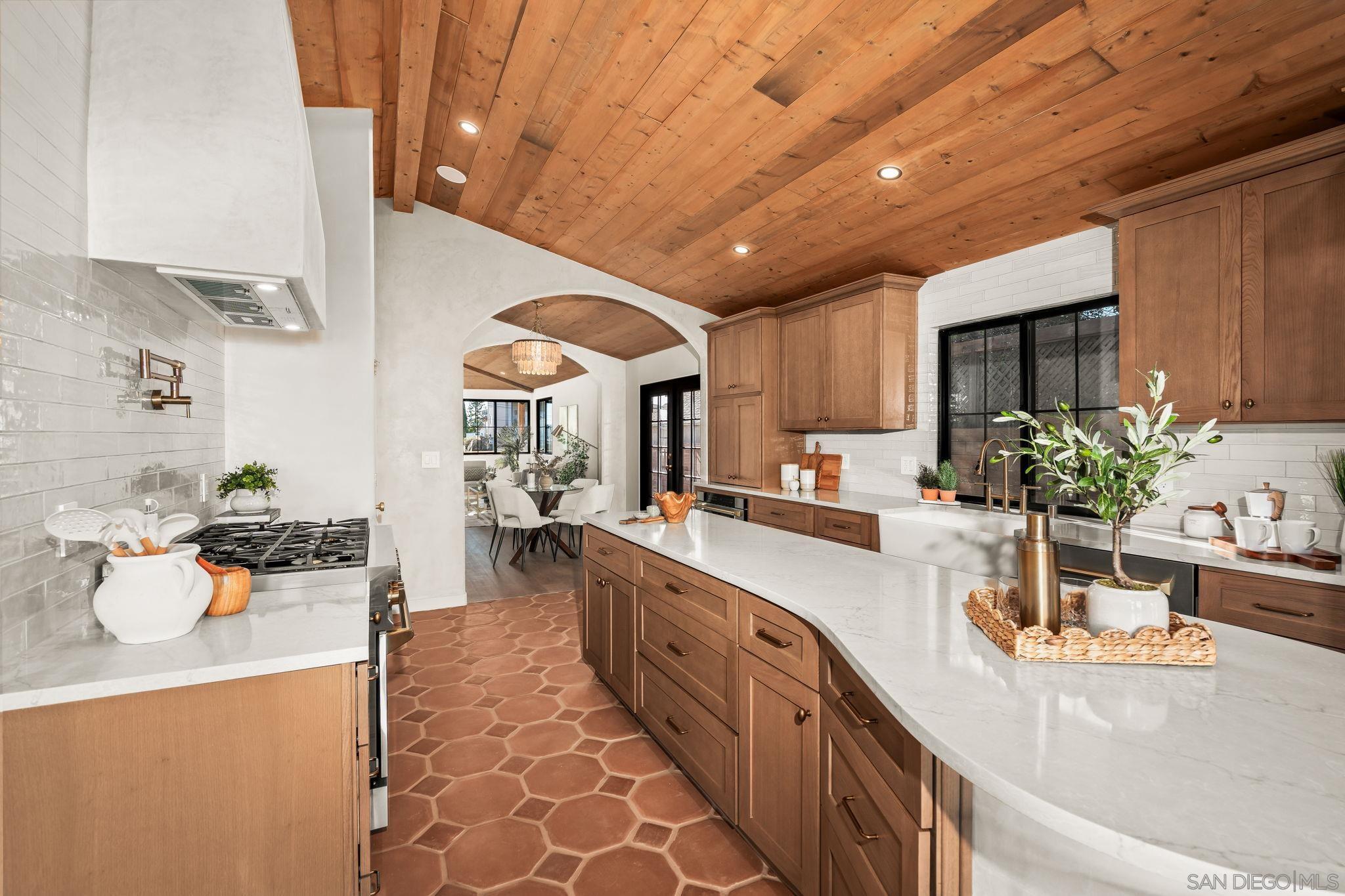 Detail Gallery Image 4 of 70 For 1566  Evergreen St, San Diego,  CA 92106 - 3 Beds | 2 Baths