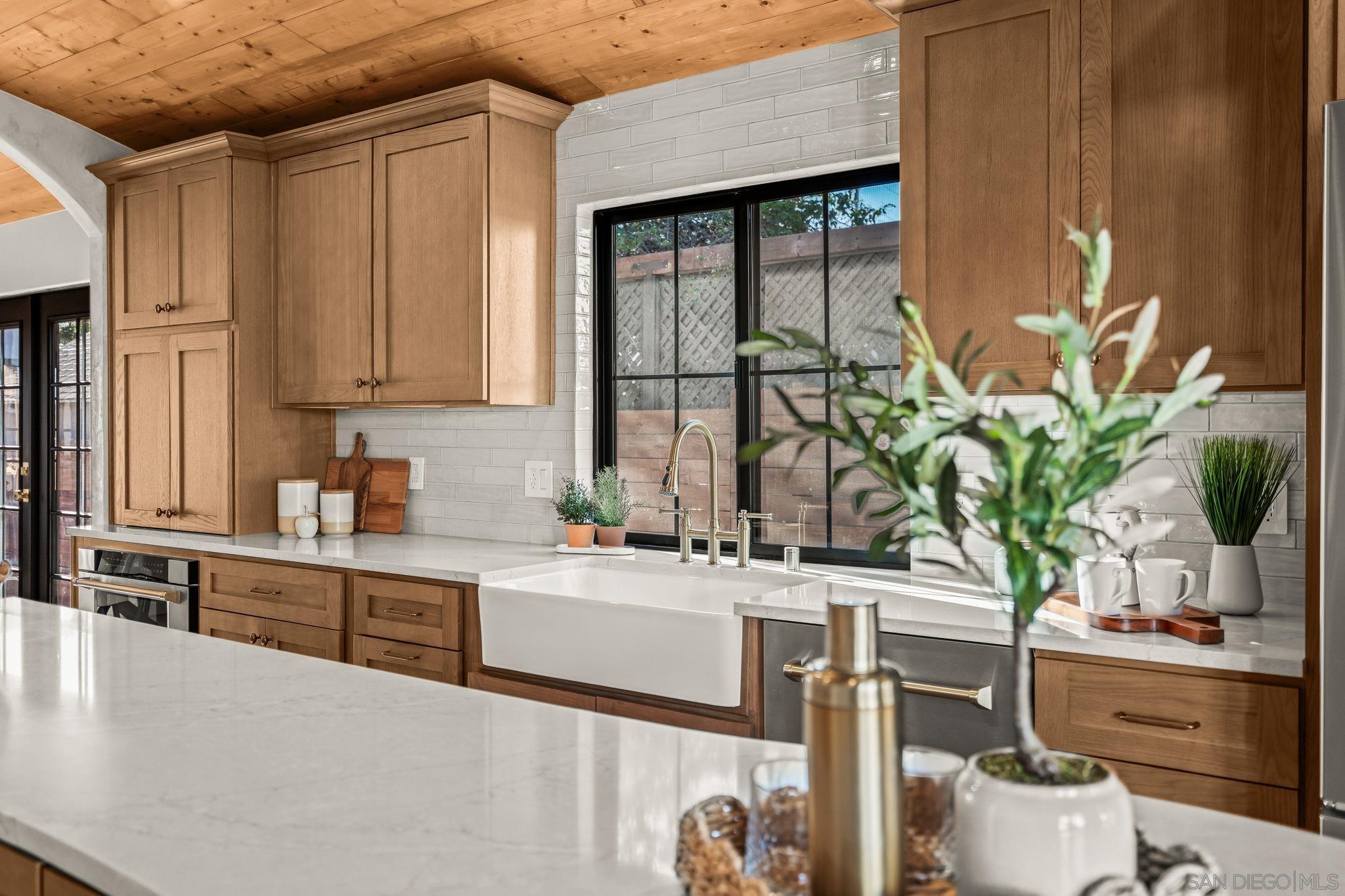 Detail Gallery Image 5 of 70 For 1566  Evergreen St, San Diego,  CA 92106 - 3 Beds | 2 Baths