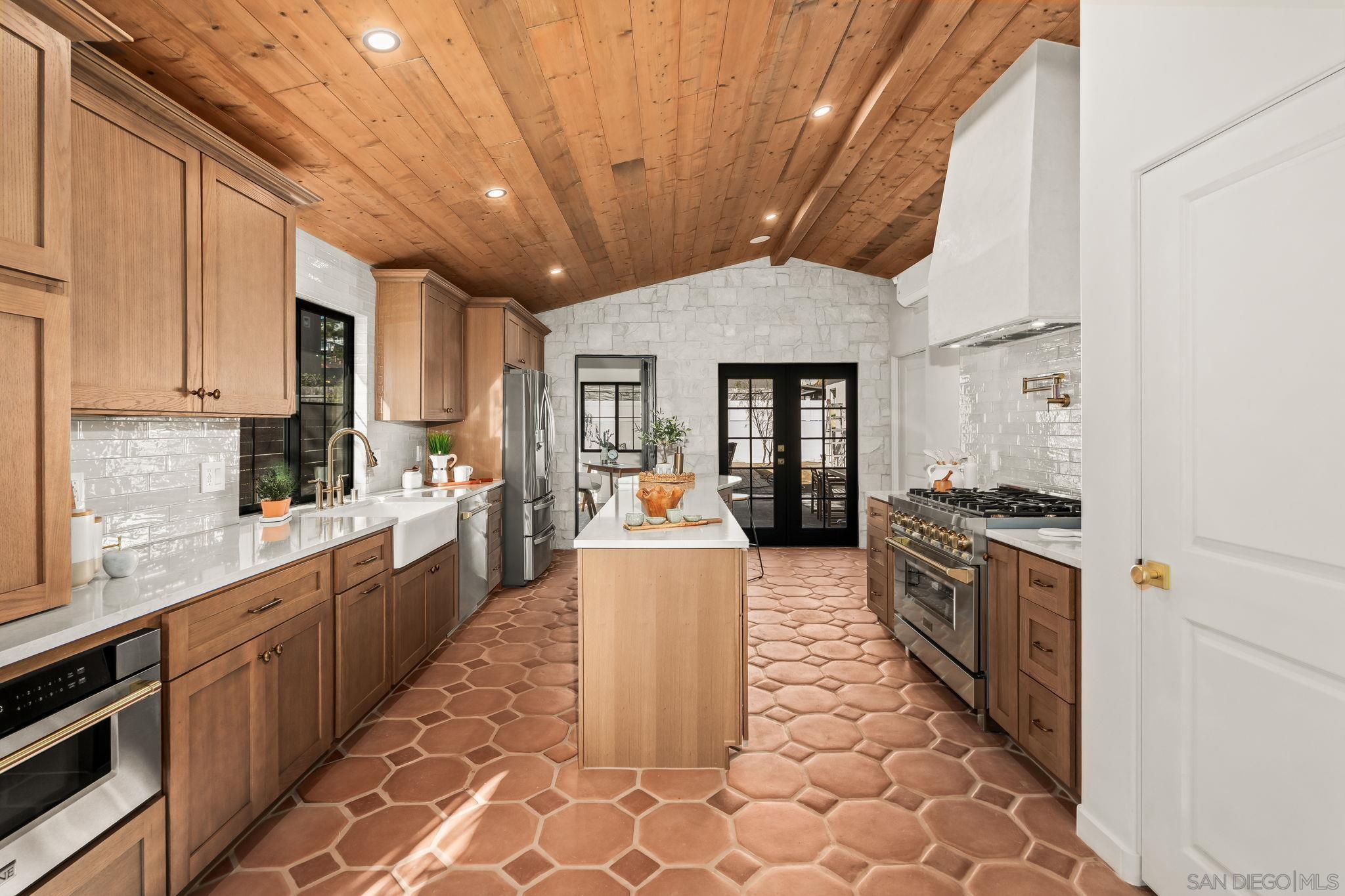 Detail Gallery Image 6 of 69 For 1566  Evergreen St, San Diego,  CA 92106 - 3 Beds | 2 Baths