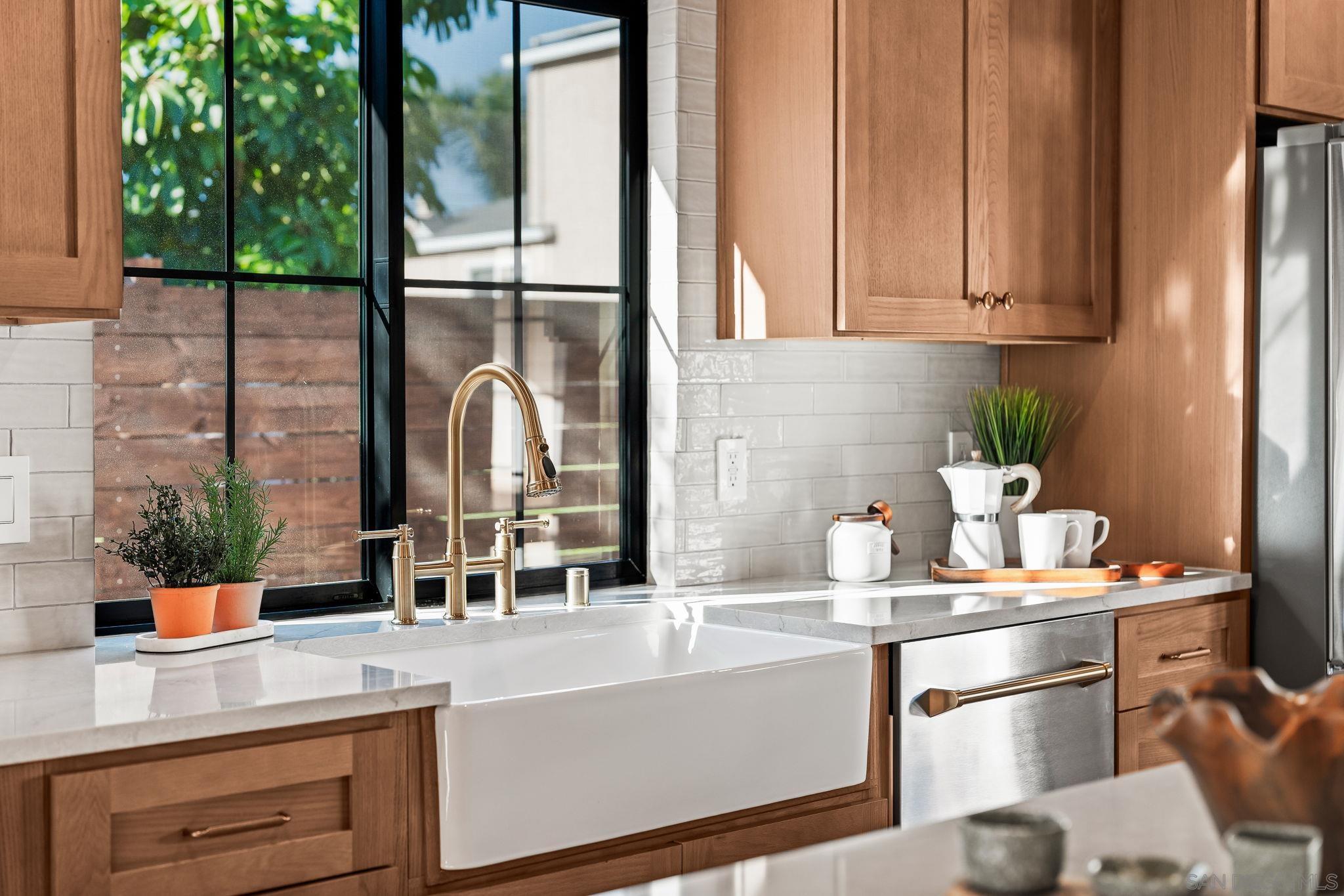 Detail Gallery Image 8 of 69 For 1566  Evergreen St, San Diego,  CA 92106 - 3 Beds | 2 Baths