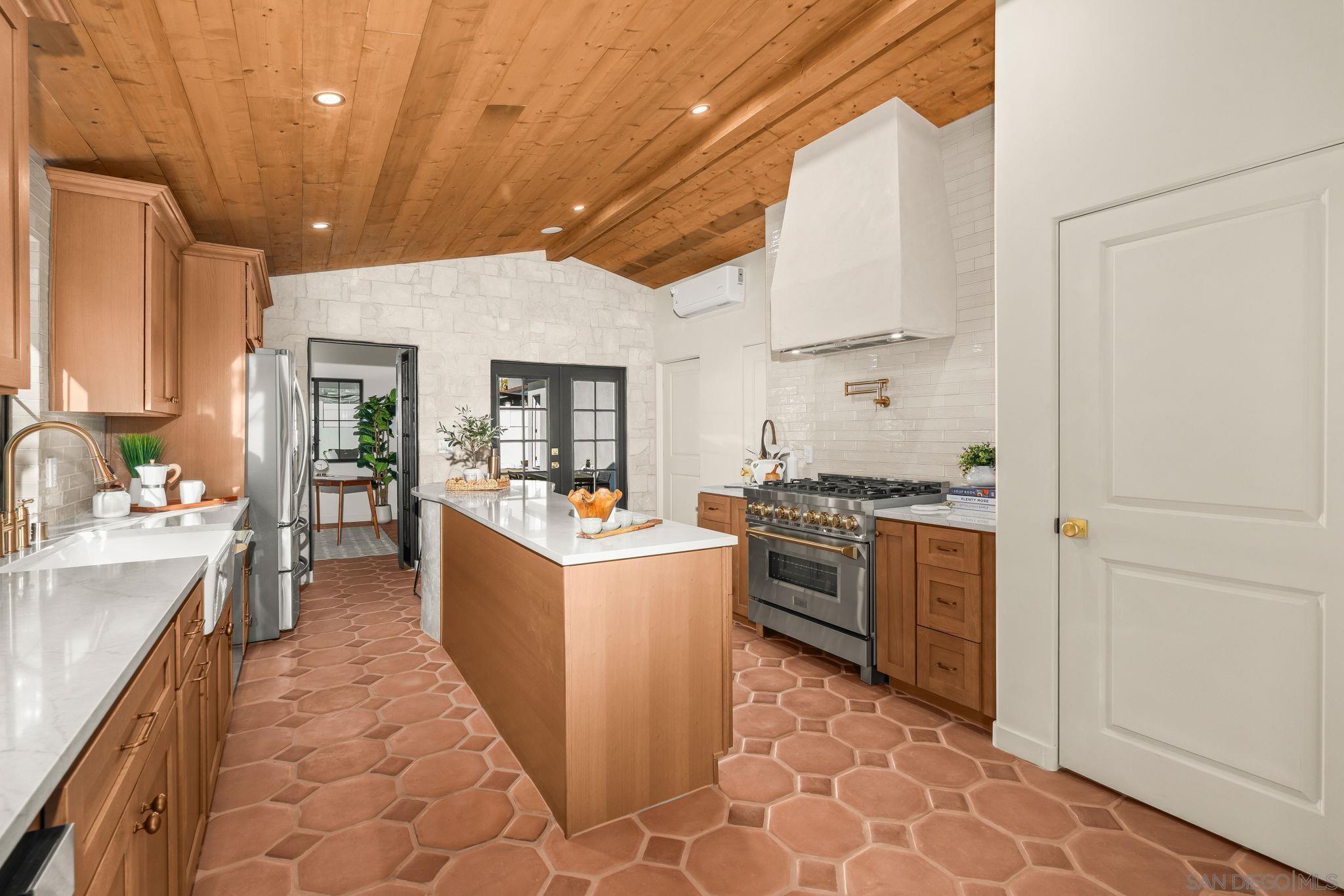 Detail Gallery Image 10 of 69 For 1566  Evergreen St, San Diego,  CA 92106 - 3 Beds | 2 Baths