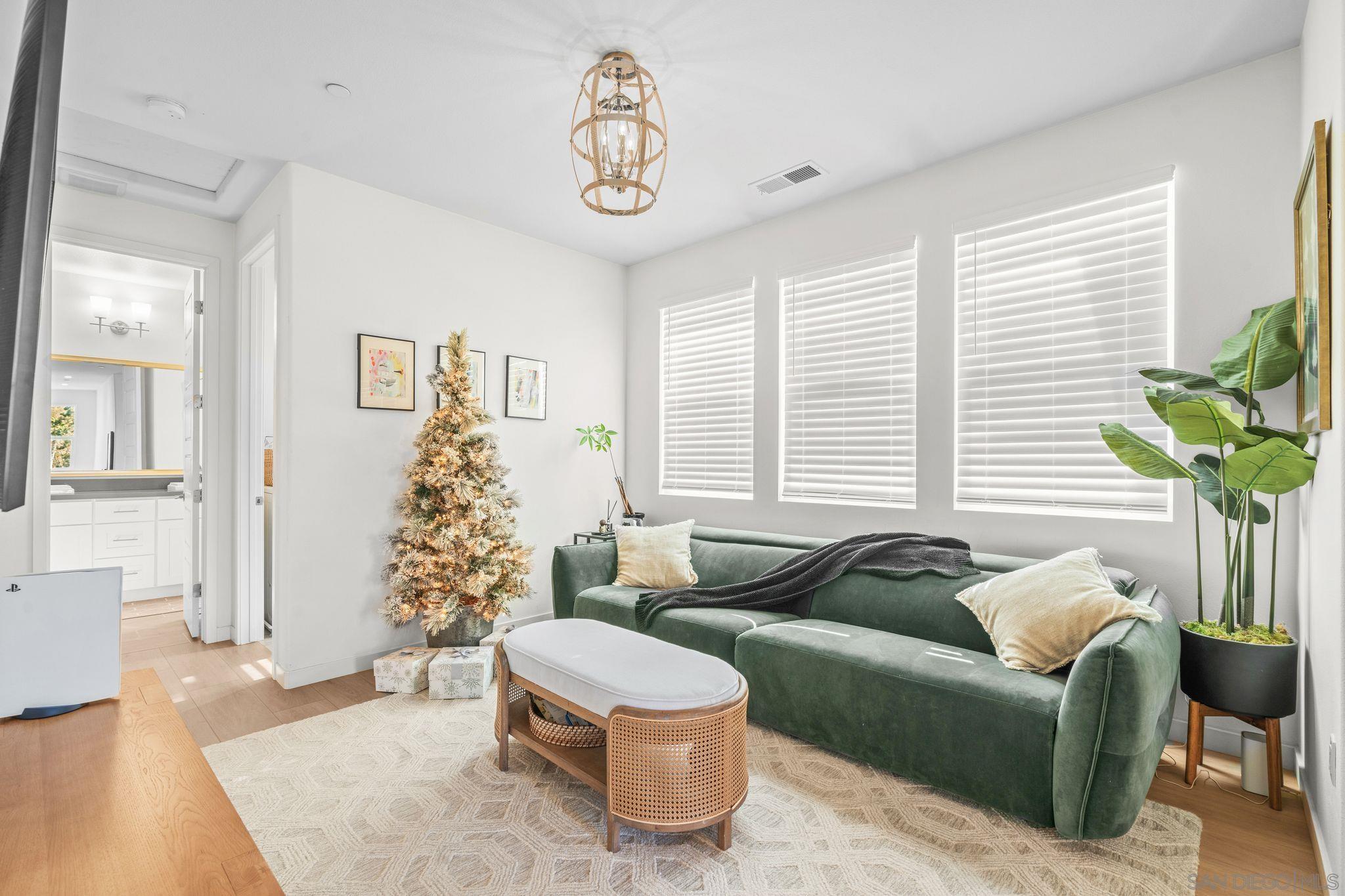 Detail Gallery Image 17 of 38 For 835  Vera St, Solana Beach,  CA 92075 - 4 Beds | 3 Baths