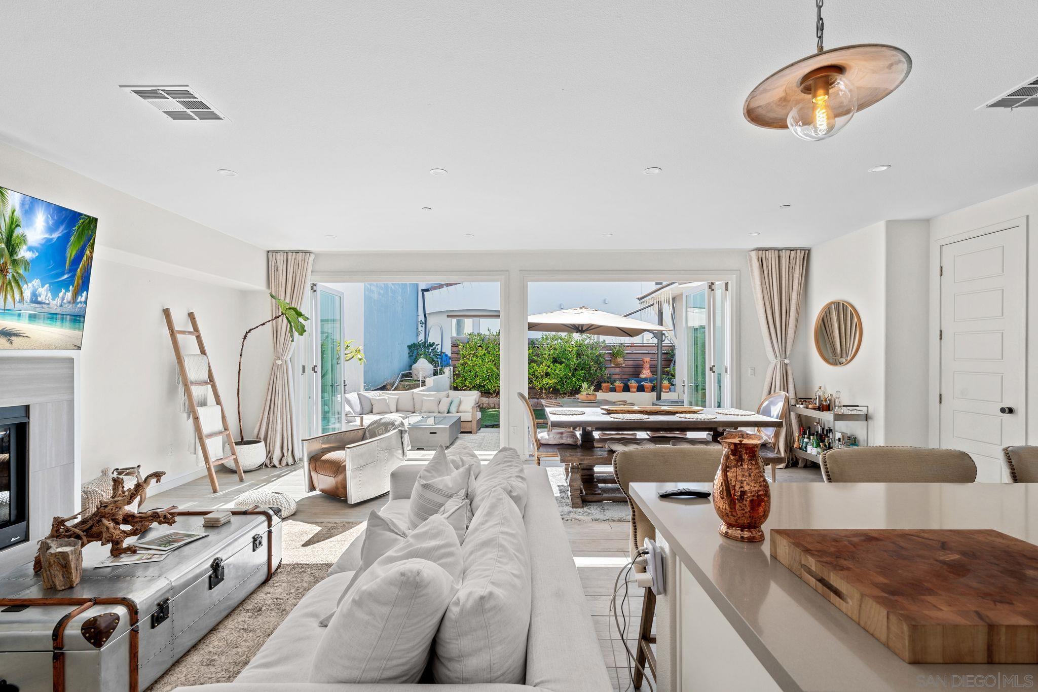 Detail Gallery Image 8 of 38 For 835  Vera St, Solana Beach,  CA 92075 - 4 Beds | 3 Baths