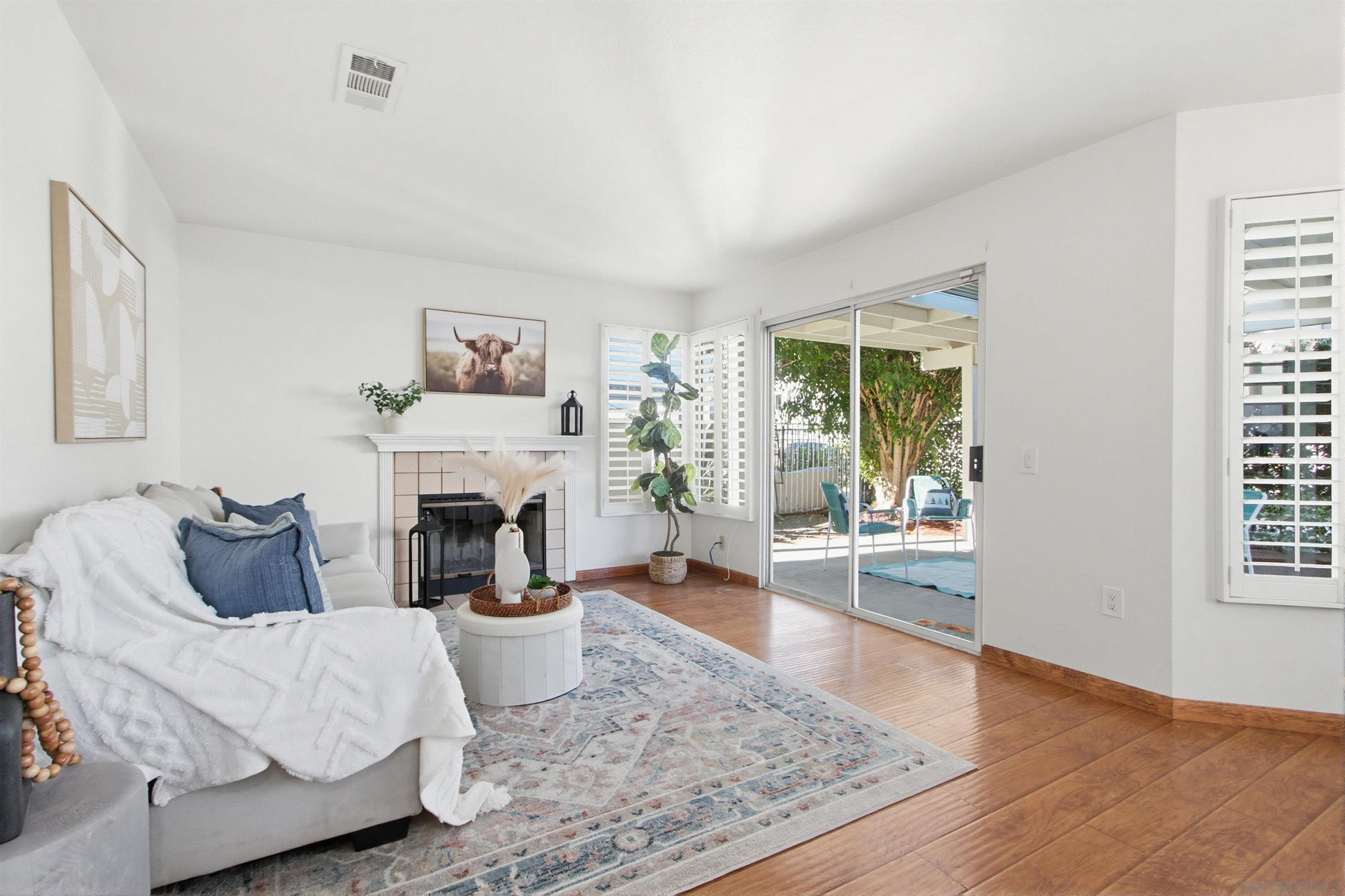 Detail Gallery Image 14 of 39 For 14128  Stoney Gate Place, San Diego,  CA 92128 - 4 Beds | 2/1 Baths