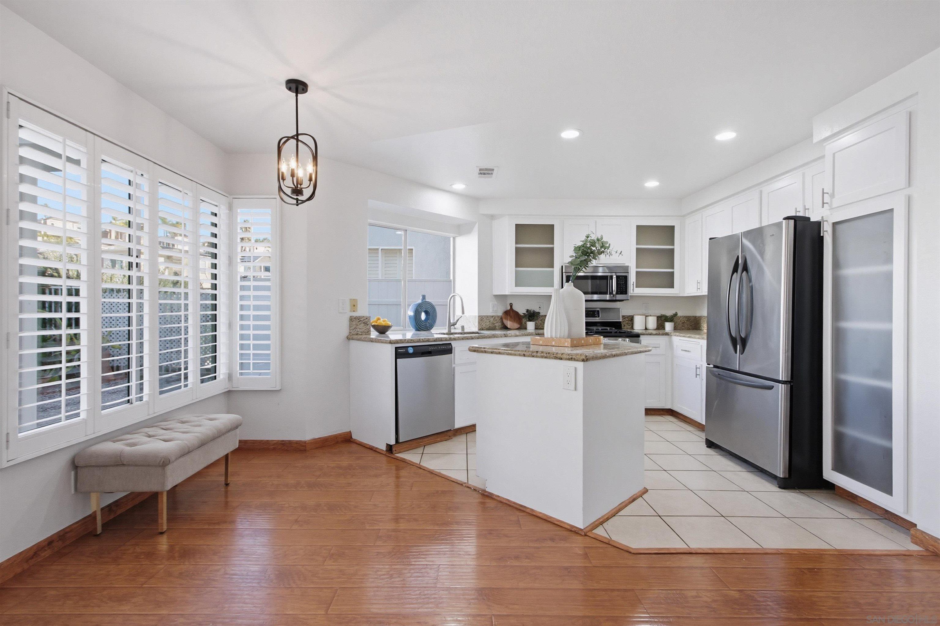 Detail Gallery Image 18 of 39 For 14128  Stoney Gate Place, San Diego,  CA 92128 - 4 Beds | 2/1 Baths