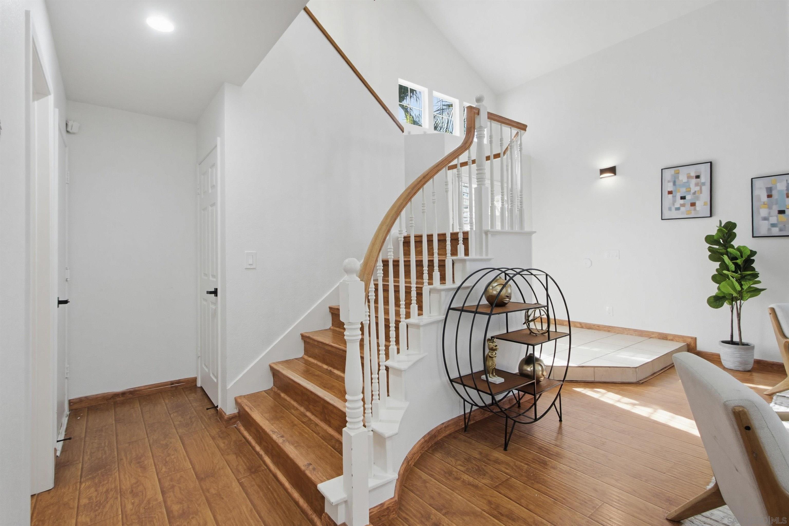 Detail Gallery Image 21 of 39 For 14128  Stoney Gate Place, San Diego,  CA 92128 - 4 Beds | 2/1 Baths