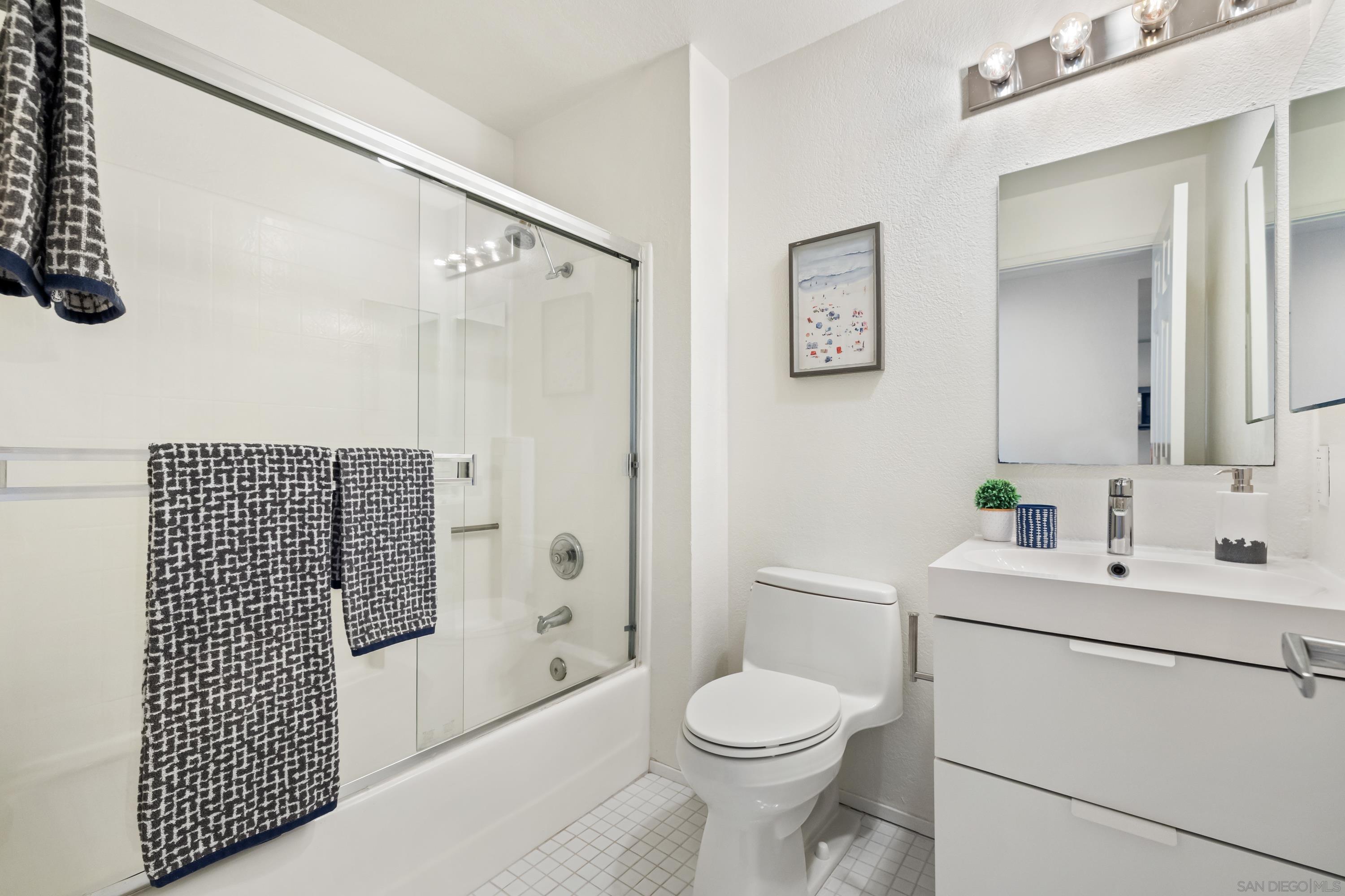 Detail Gallery Image 13 of 26 For 3961  Hortensia St  #H4,  San Diego,  CA 92110 - 2 Beds | 2 Baths