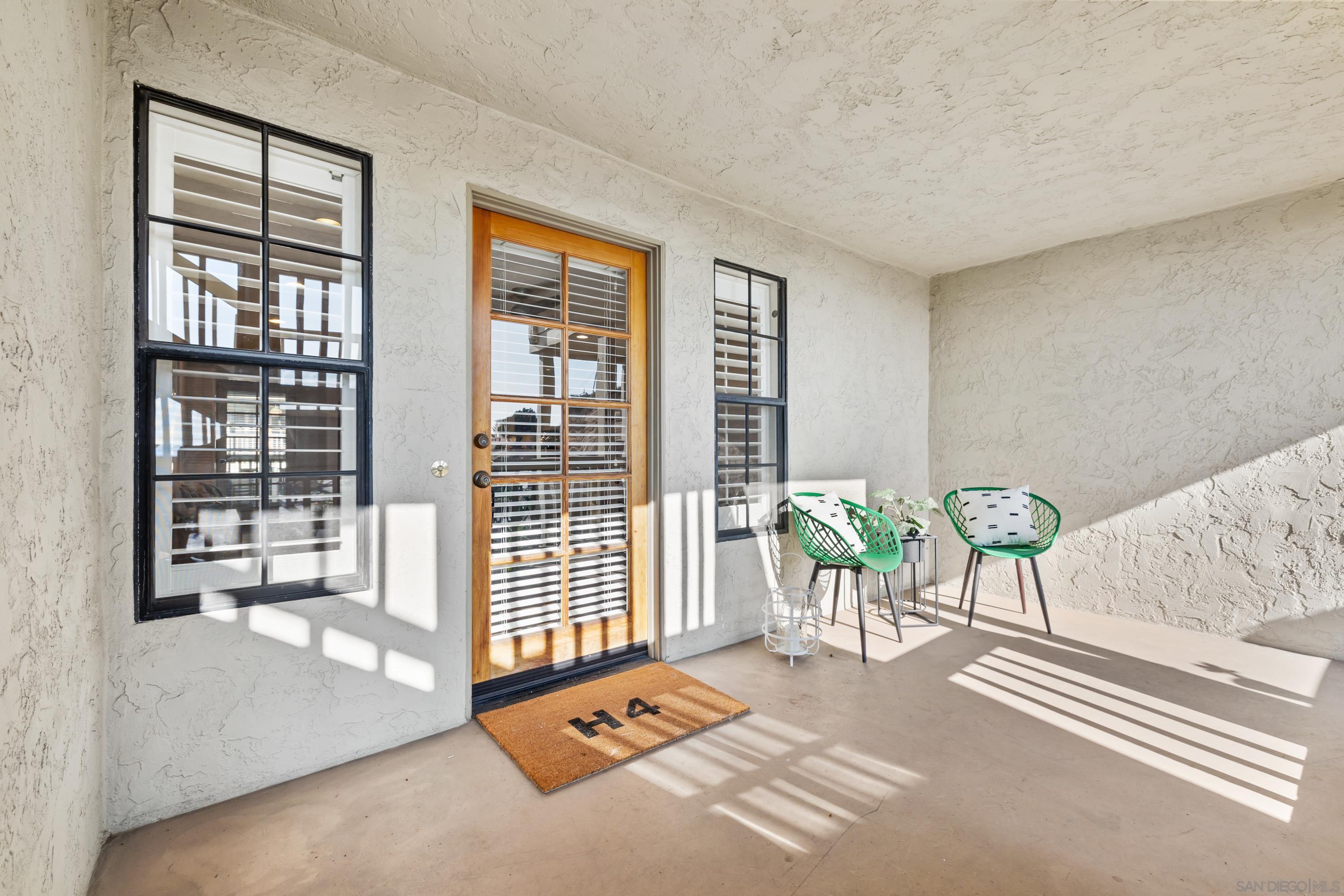 Detail Gallery Image 3 of 26 For 3961  Hortensia St  #H4,  San Diego,  CA 92110 - 2 Beds | 2 Baths