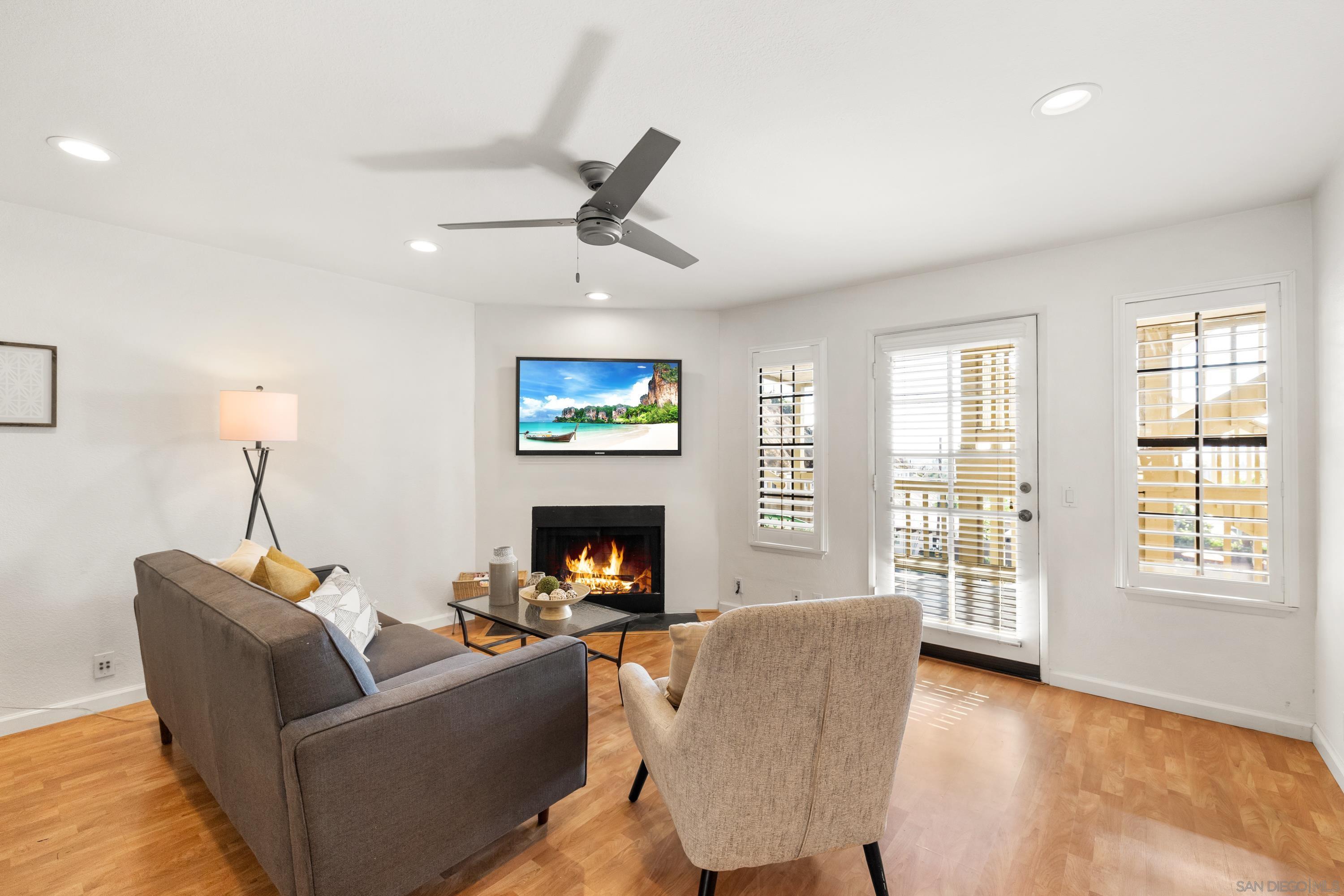 Detail Gallery Image 4 of 26 For 3961  Hortensia St  #H4,  San Diego,  CA 92110 - 2 Beds | 2 Baths