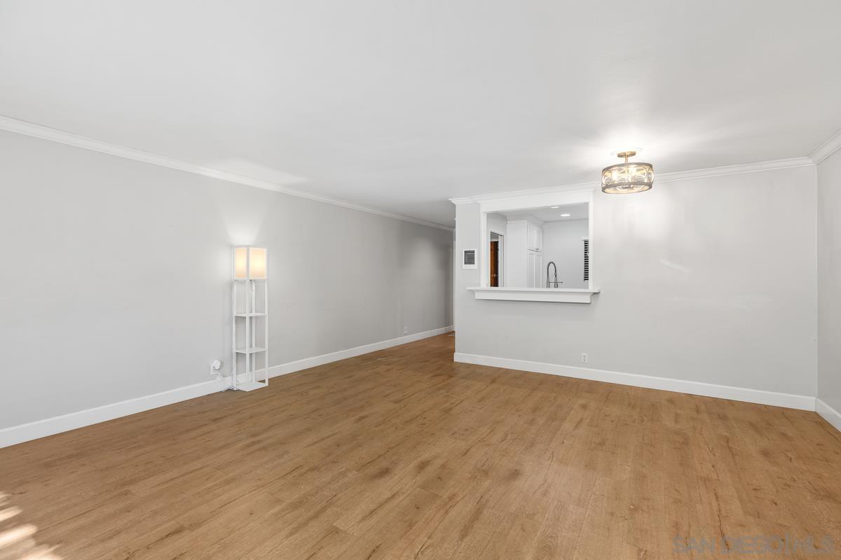 Detail Gallery Image 4 of 25 For 8860  Villa La Jolla Dr  105, La Jolla,  CA 92037 - 2 Beds | 2 Baths