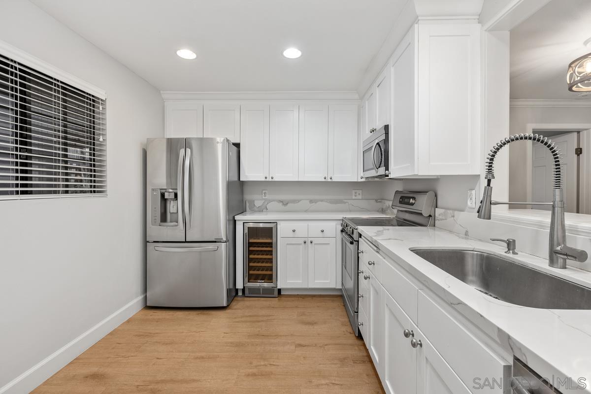 Detail Gallery Image 6 of 25 For 8860  Villa La Jolla Dr  105, La Jolla,  CA 92037 - 2 Beds | 2 Baths