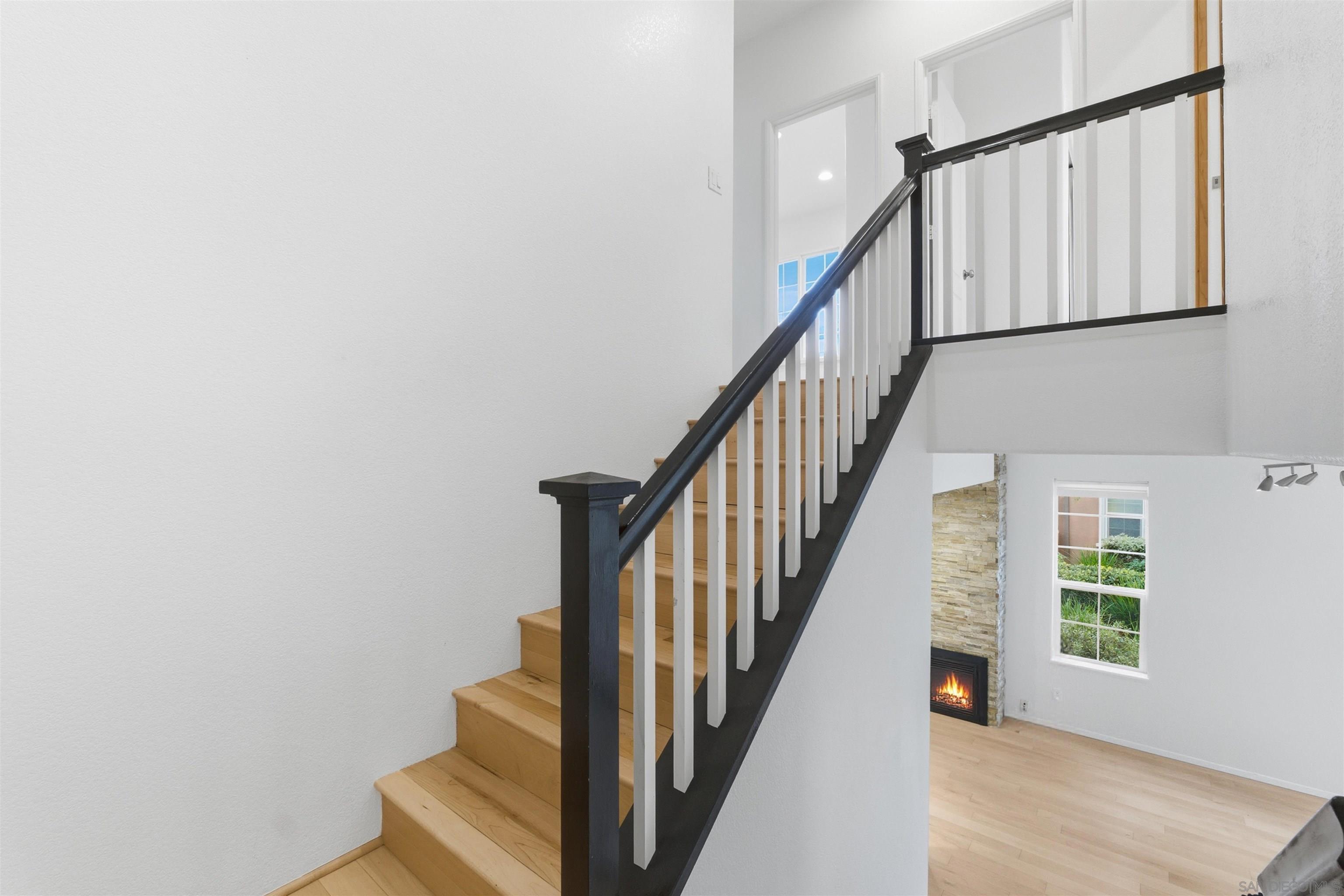 Detail Gallery Image 15 of 44 For 13049  Cadencia Pl, San Diego,  CA 92130 - 4 Beds | 2/1 Baths