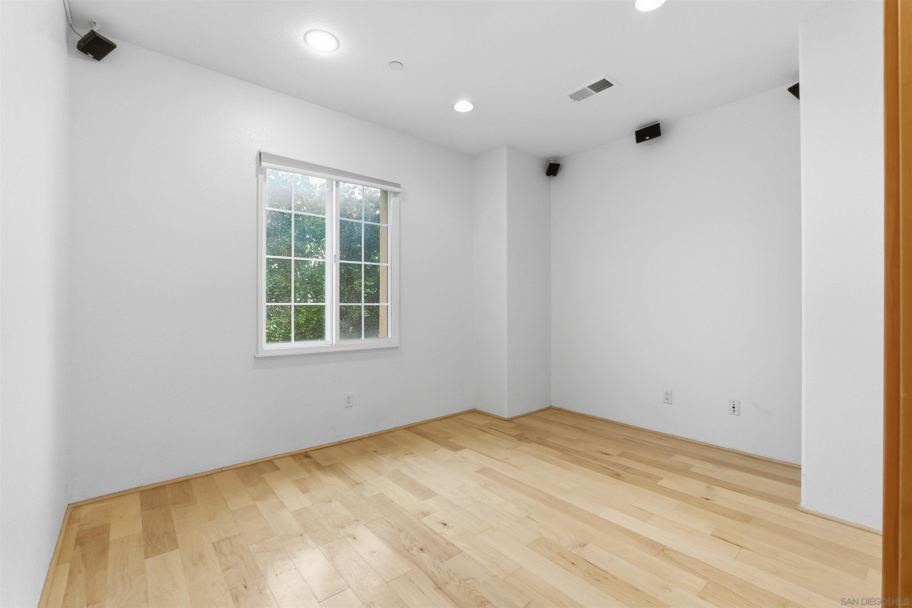 Detail Gallery Image 23 of 44 For 13049  Cadencia Pl, San Diego,  CA 92130 - 4 Beds | 2/1 Baths