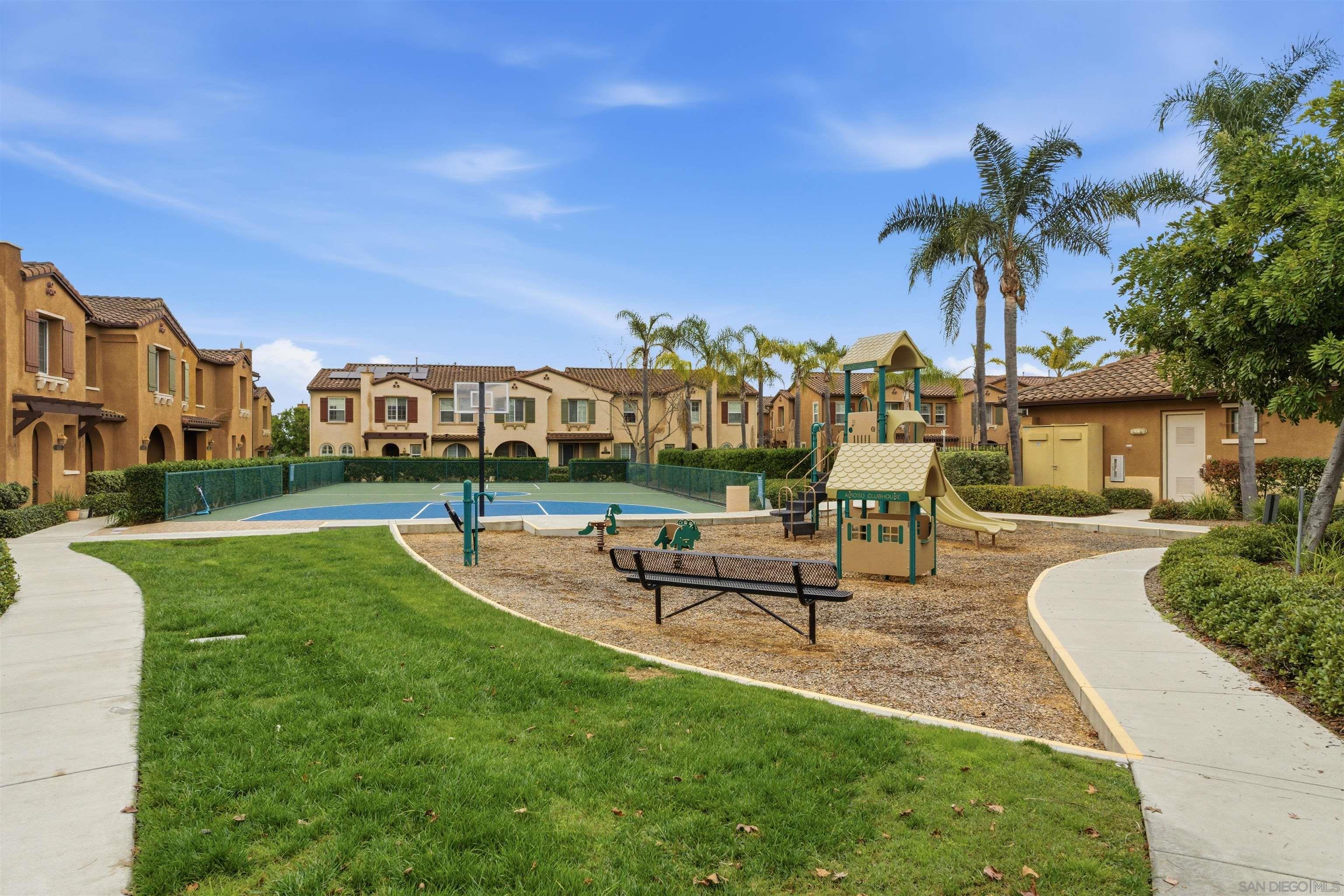 Detail Gallery Image 40 of 44 For 13049  Cadencia Pl, San Diego,  CA 92130 - 4 Beds | 2/1 Baths