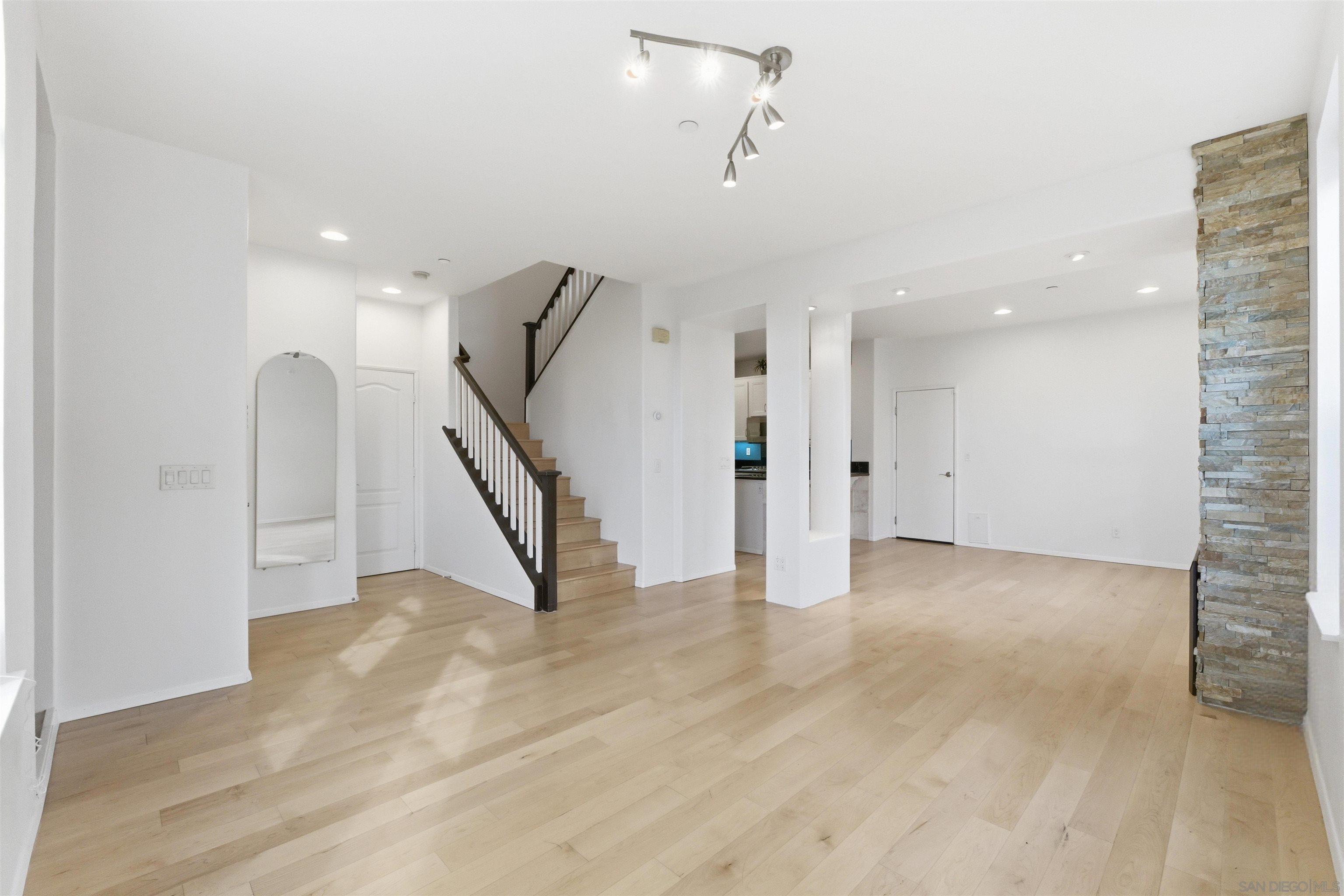 Detail Gallery Image 5 of 44 For 13049  Cadencia Pl, San Diego,  CA 92130 - 4 Beds | 2/1 Baths