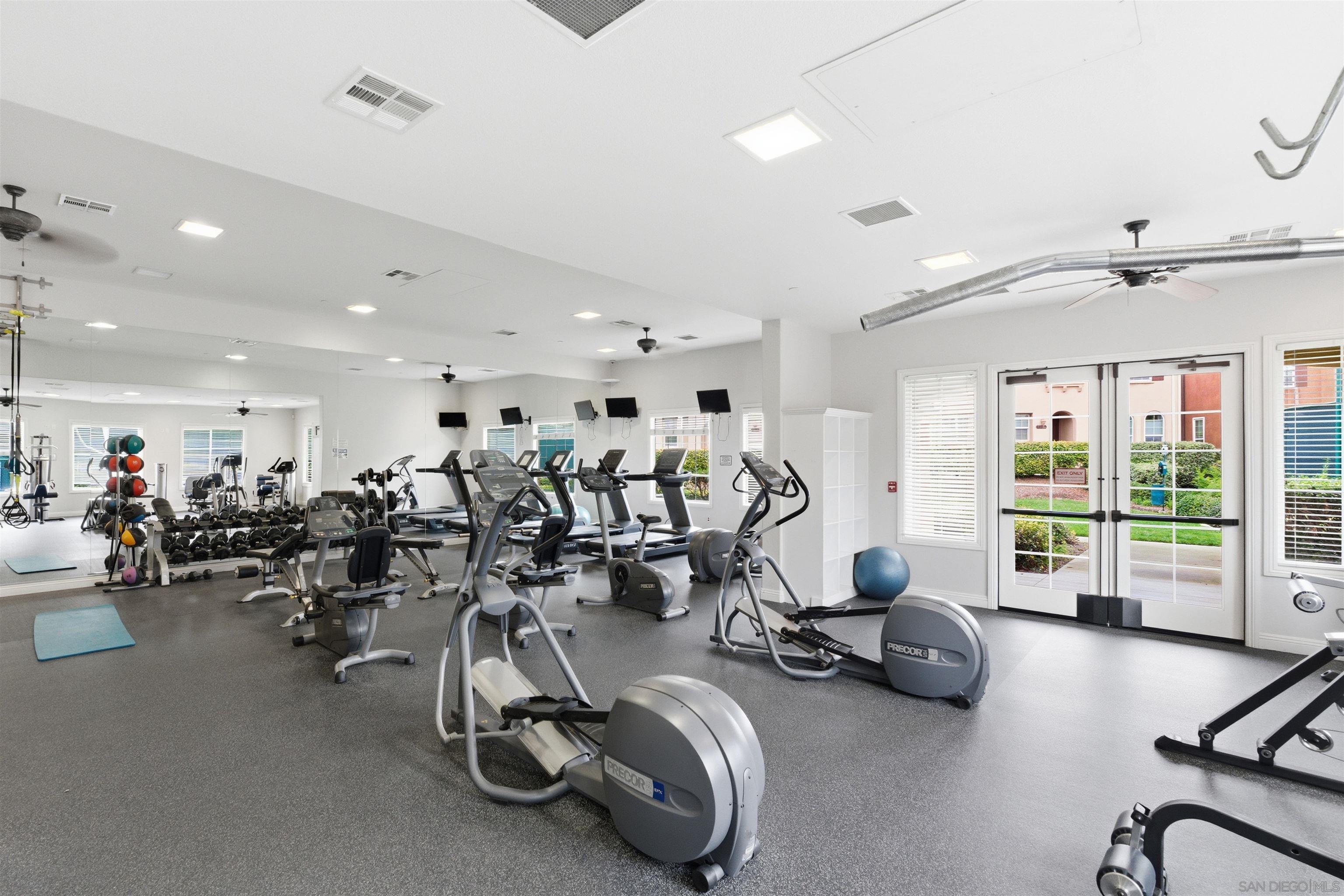 Detail Gallery Image 43 of 44 For 13049  Cadencia Pl, San Diego,  CA 92130 - 4 Beds | 2/1 Baths