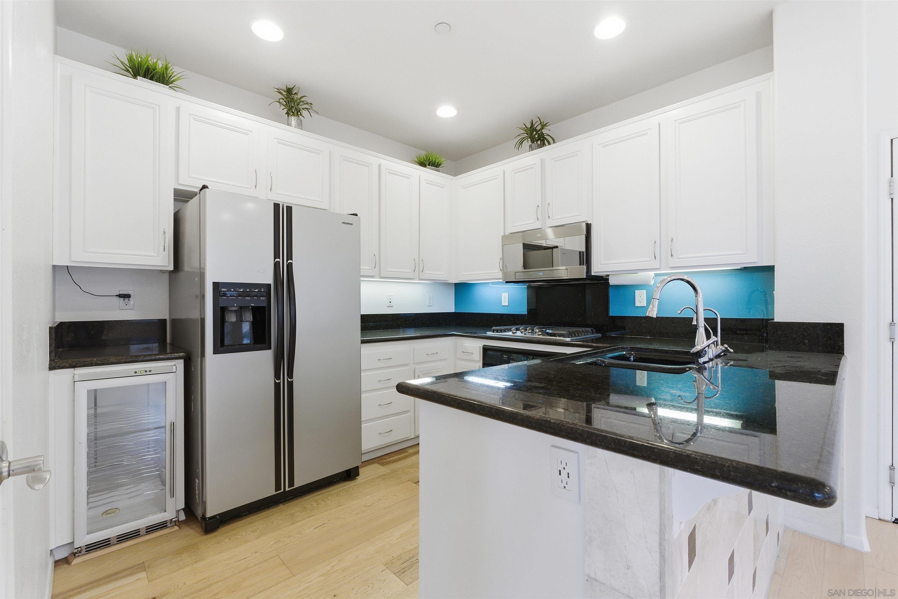 Detail Gallery Image 9 of 44 For 13049  Cadencia Pl, San Diego,  CA 92130 - 4 Beds | 2/1 Baths