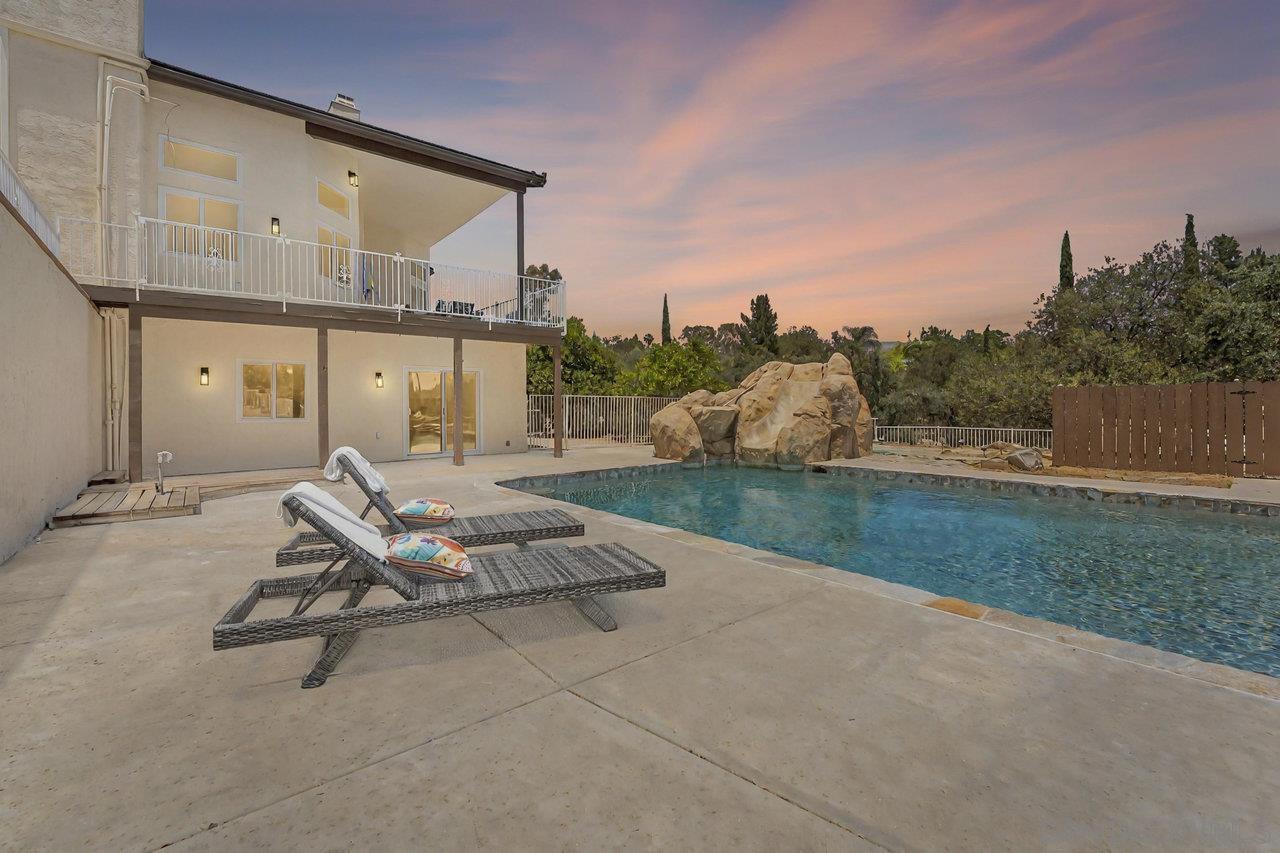 Detail Gallery Image 2 of 54 For 2047  via Del Torrie, Alpine,  CA 91901 - 4 Beds | 3/1 Baths