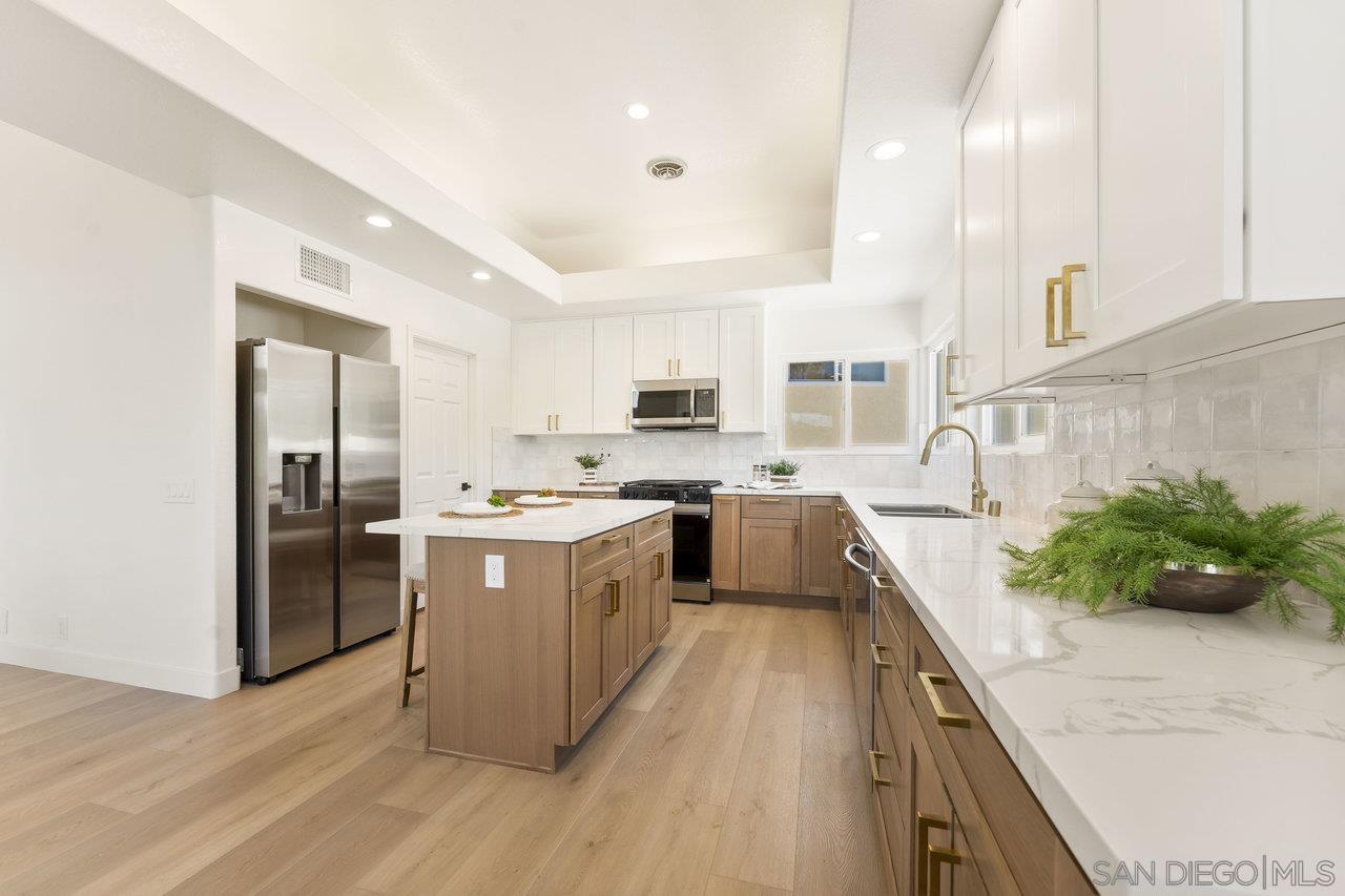 Detail Gallery Image 15 of 54 For 2047  via Del Torrie, Alpine,  CA 91901 - 4 Beds | 3/1 Baths