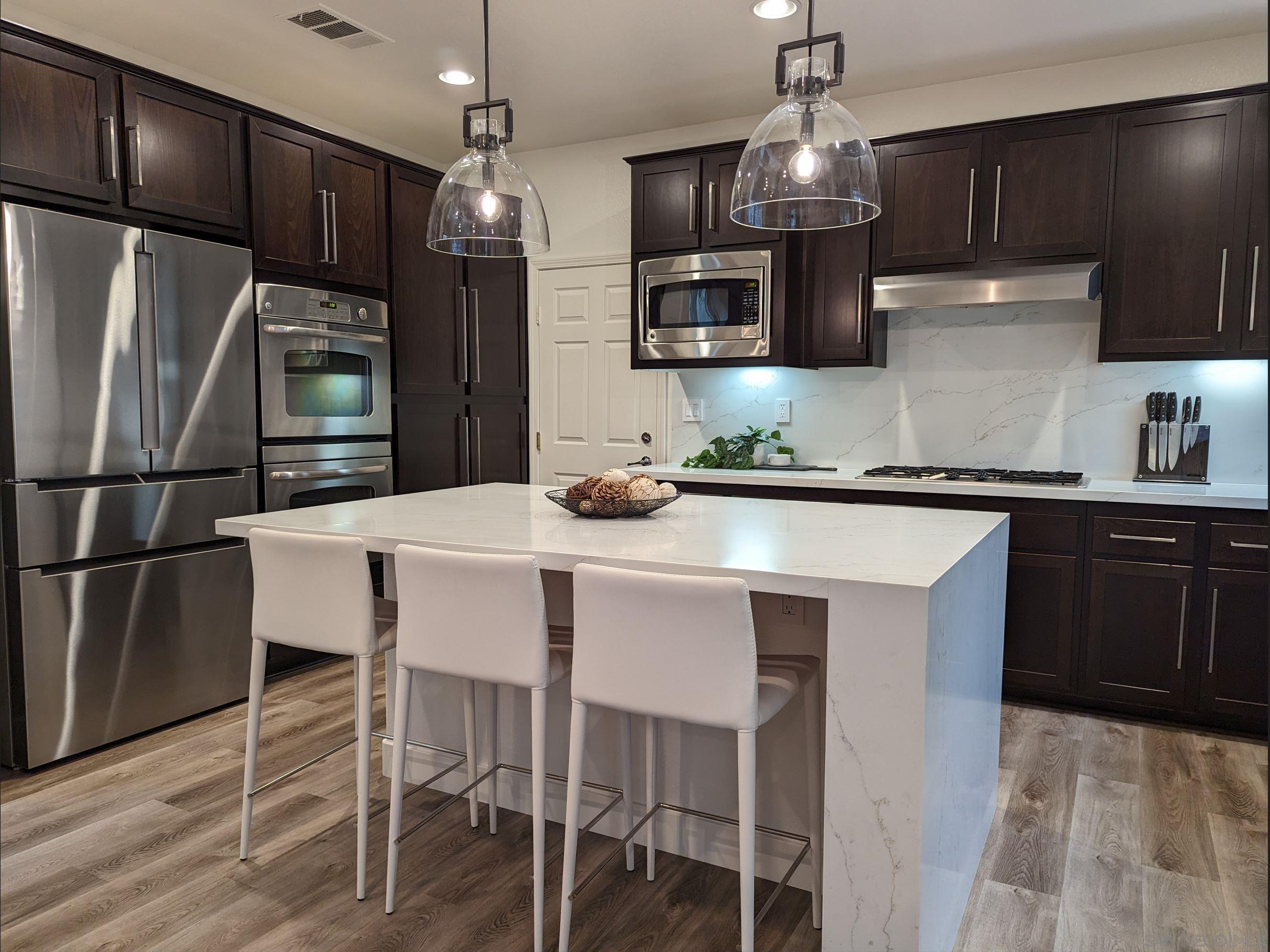 Detail Gallery Image 3 of 24 For 15753  Sprecklels Pl, San Diego,  CA 92127 - 3 Beds | 2/1 Baths