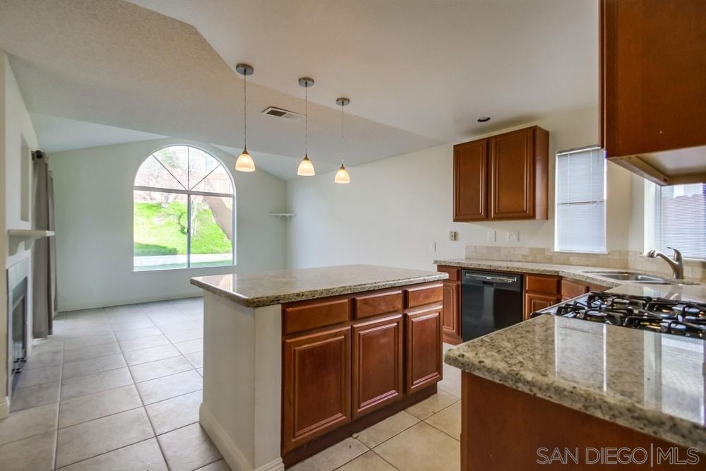 Front Image Thumbnail for SD250045588