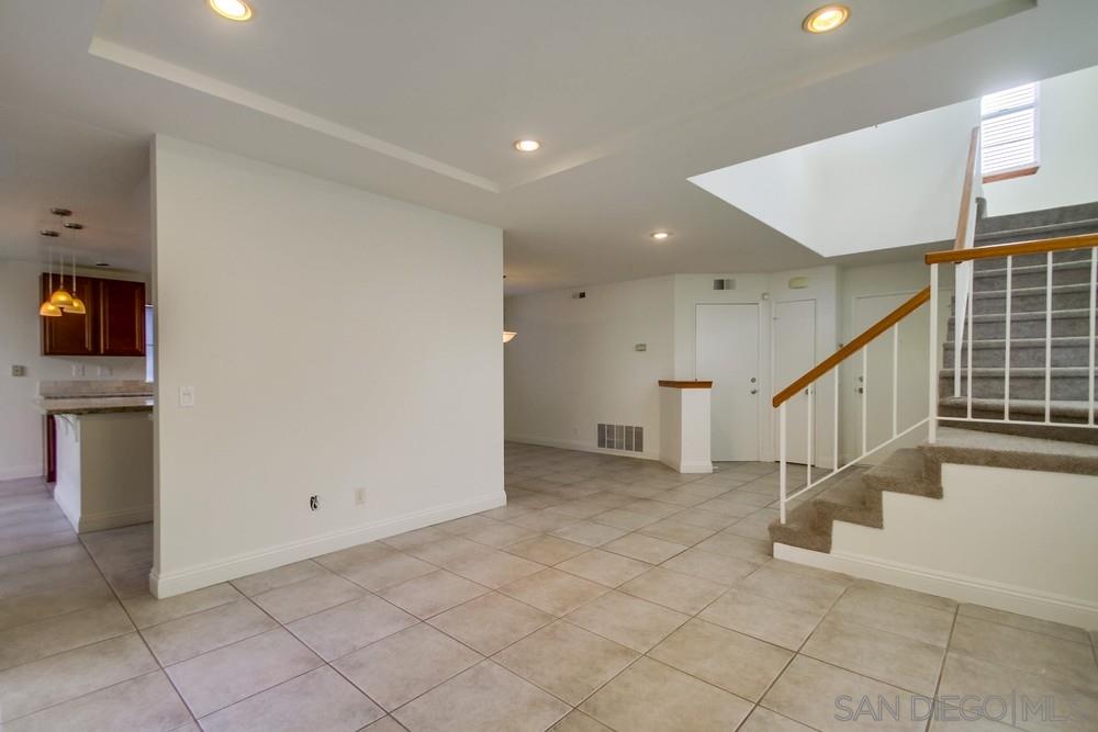 Detail Gallery Image 3 of 24 For 1765  Corte Ventana, Oceanside,  CA 92056 - 3 Beds | 2/1 Baths