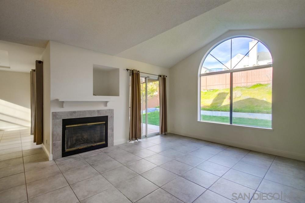 Detail Gallery Image 4 of 24 For 1765  Corte Ventana, Oceanside,  CA 92056 - 3 Beds | 2/1 Baths