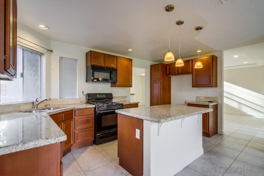 Detail Gallery Image 6 of 24 For 1765  Corte Ventana, Oceanside,  CA 92056 - 3 Beds | 2/1 Baths