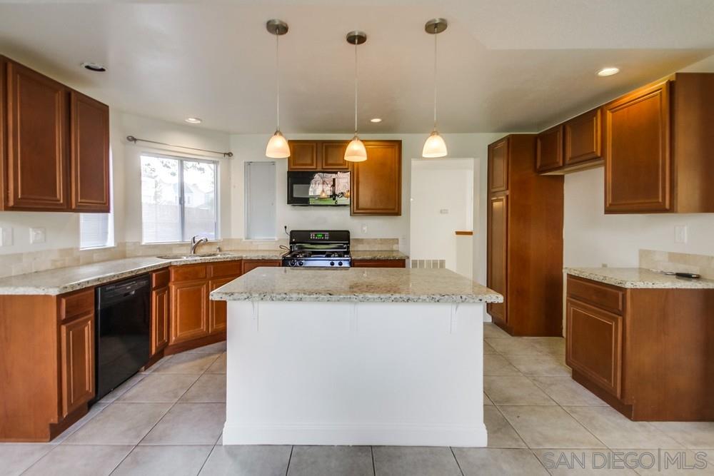 Detail Gallery Image 7 of 24 For 1765  Corte Ventana, Oceanside,  CA 92056 - 3 Beds | 2/1 Baths