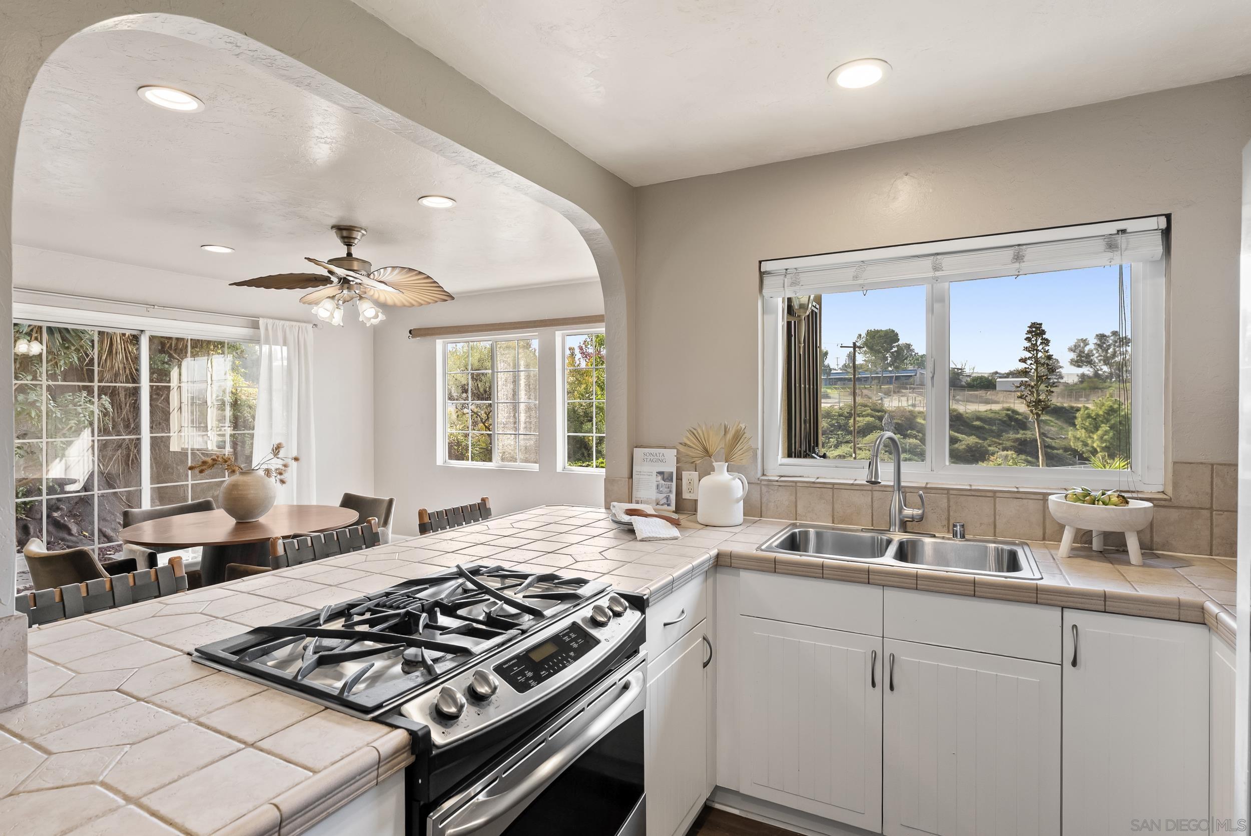 Detail Gallery Image 14 of 49 For 1701  Dayton Dr., Lemon Grove,  CA 91945 - 3 Beds | 2 Baths