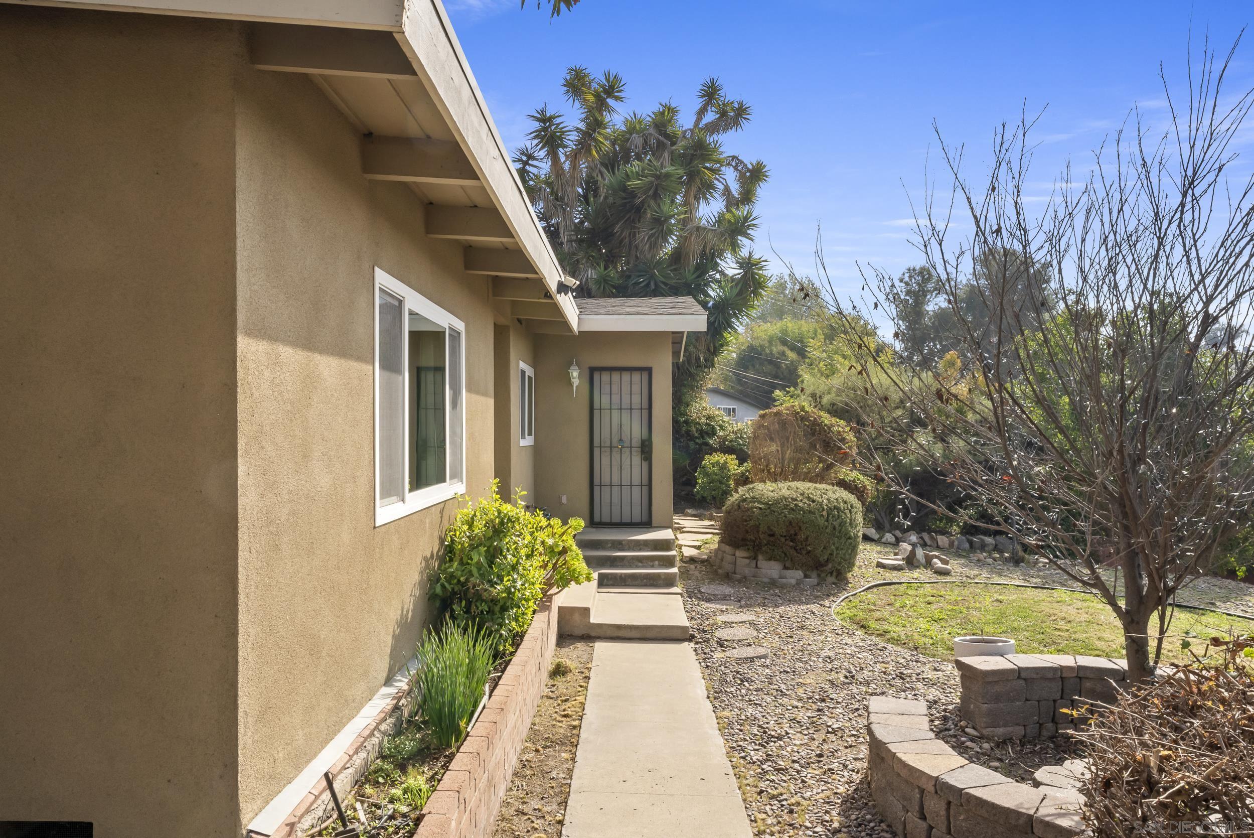 Detail Gallery Image 4 of 49 For 1701  Dayton Dr., Lemon Grove,  CA 91945 - 3 Beds | 2 Baths