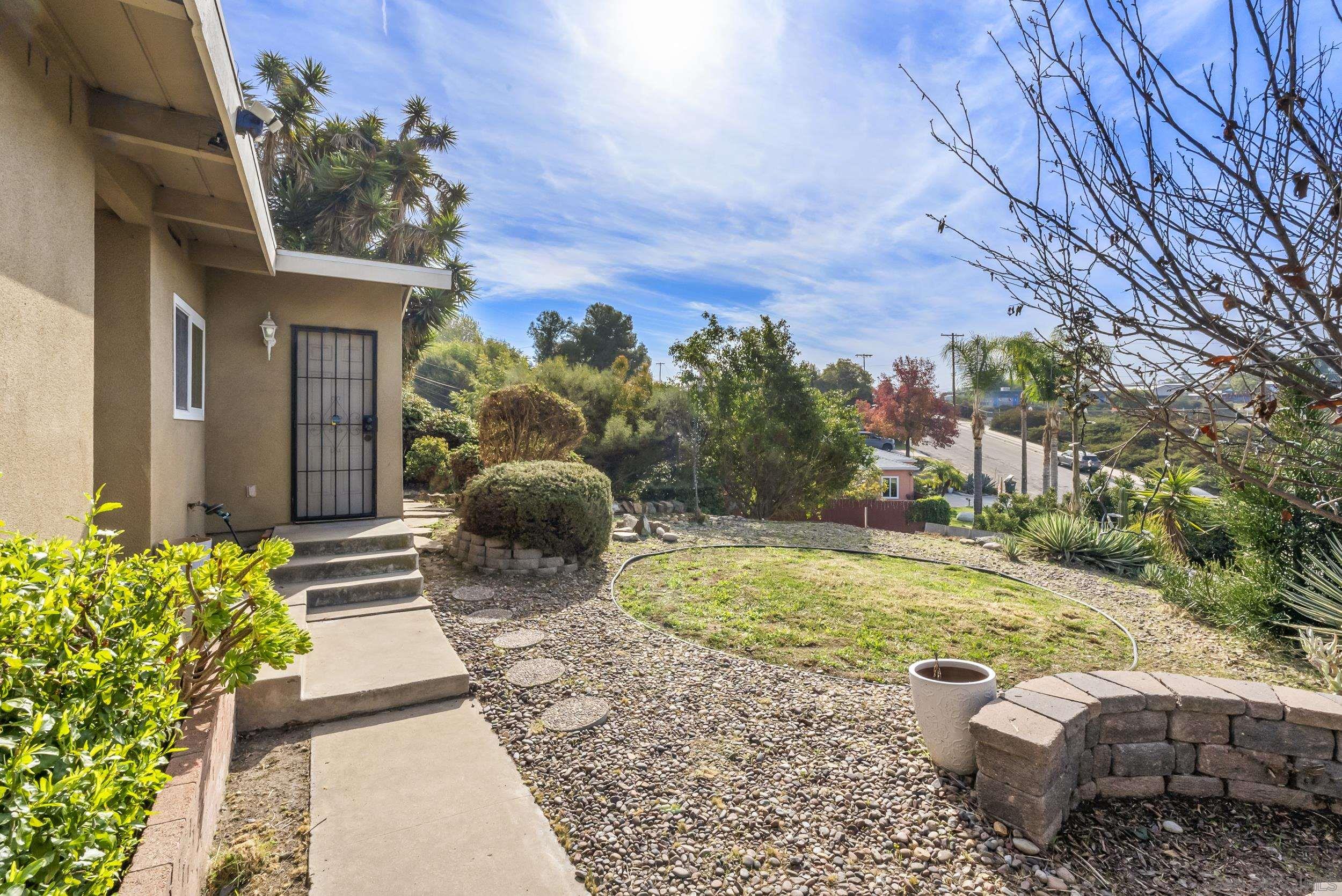 Detail Gallery Image 5 of 49 For 1701  Dayton Dr., Lemon Grove,  CA 91945 - 3 Beds | 2 Baths