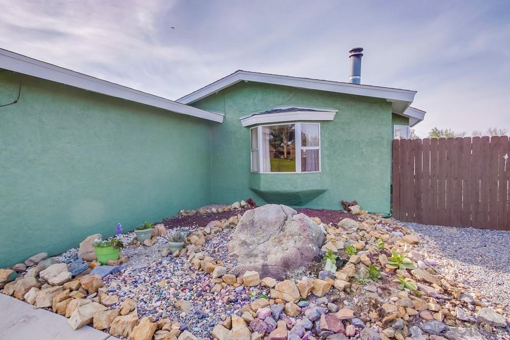 Detail Gallery Image 4 of 52 For 903  Hunter St., Ramona,  CA 92065 - 3 Beds | 2 Baths