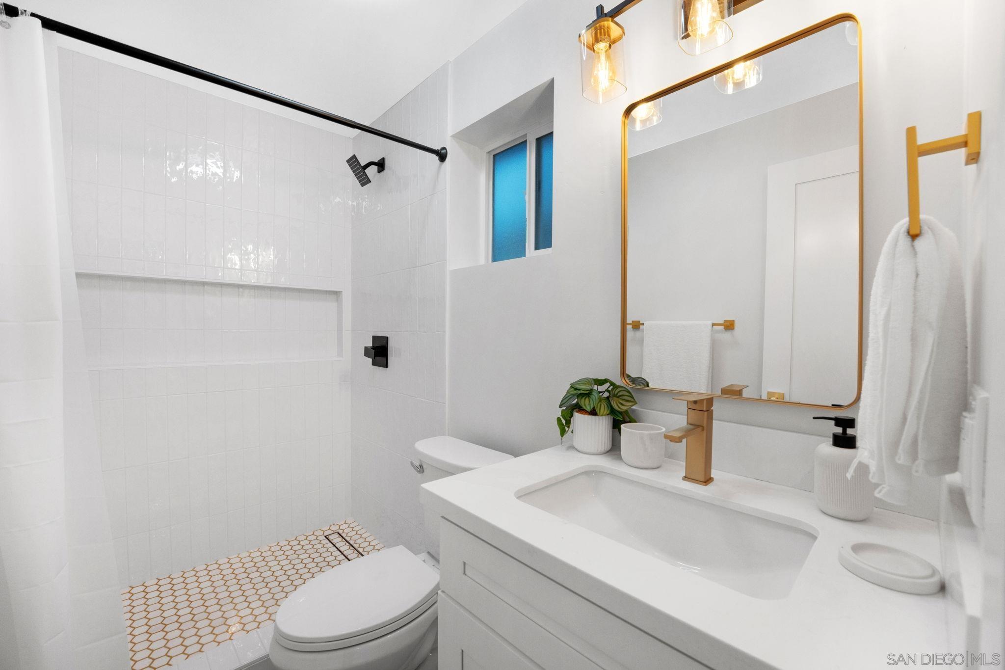 Detail Gallery Image 19 of 27 For 3728  Cherokee Ave, San Diego,  CA 92104 - 4 Beds | 2 Baths