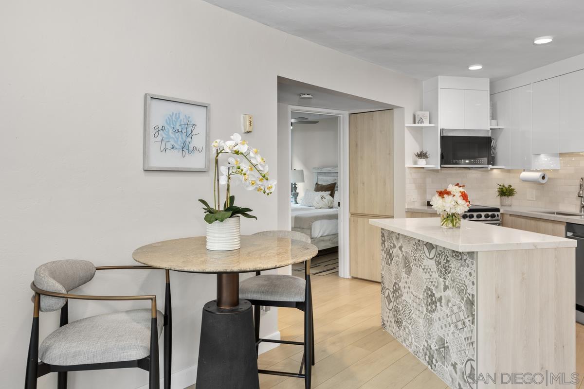 Detail Gallery Image 12 of 27 For 8040  Girard Ave  #2,  La Jolla,  CA 92037 - 2 Beds | 1 Baths