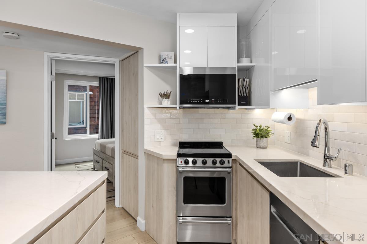 Detail Gallery Image 14 of 27 For 8040  Girard Ave  #2,  La Jolla,  CA 92037 - 2 Beds | 1 Baths