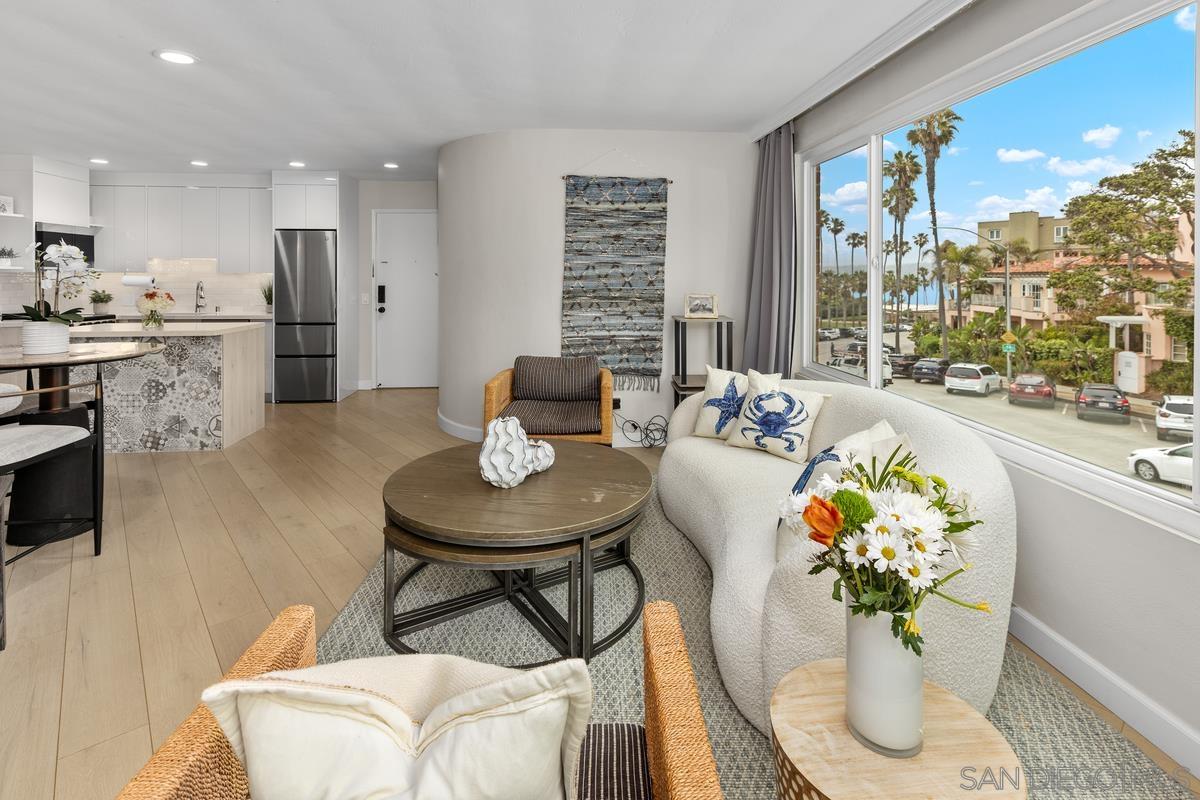 Detail Gallery Image 4 of 27 For 8040  Girard Ave  #2,  La Jolla,  CA 92037 - 2 Beds | 1 Baths