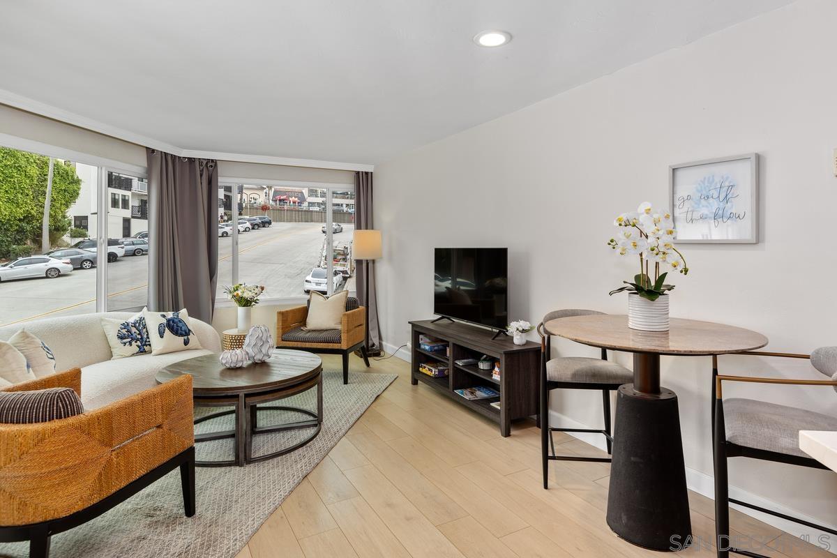 Detail Gallery Image 10 of 27 For 8040  Girard Ave  #2,  La Jolla,  CA 92037 - 2 Beds | 1 Baths