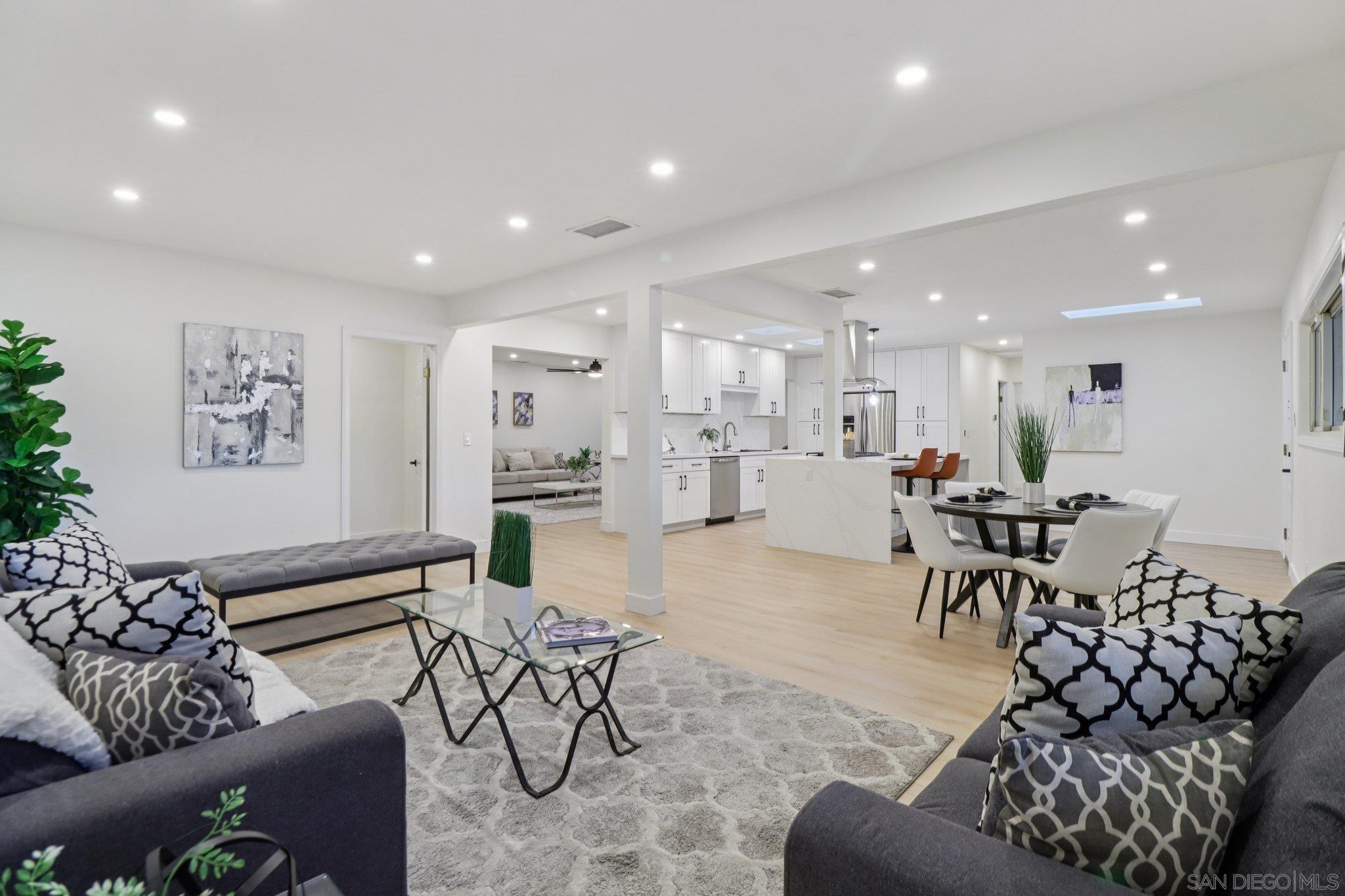 Detail Gallery Image 12 of 24 For 4930  Longford St, San Diego,  CA 92117 - 3 Beds | 2 Baths