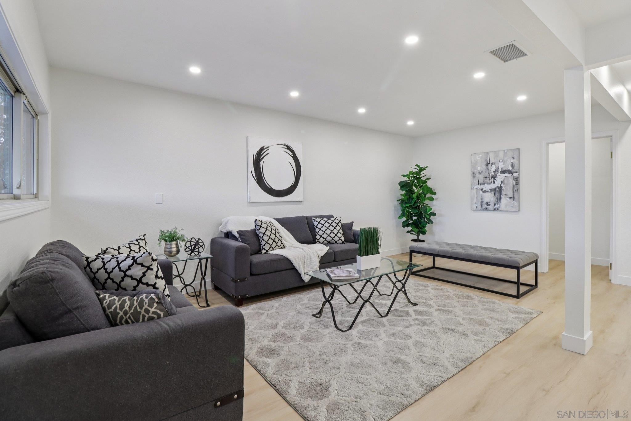 Detail Gallery Image 13 of 24 For 4930  Longford St, San Diego,  CA 92117 - 3 Beds | 2 Baths