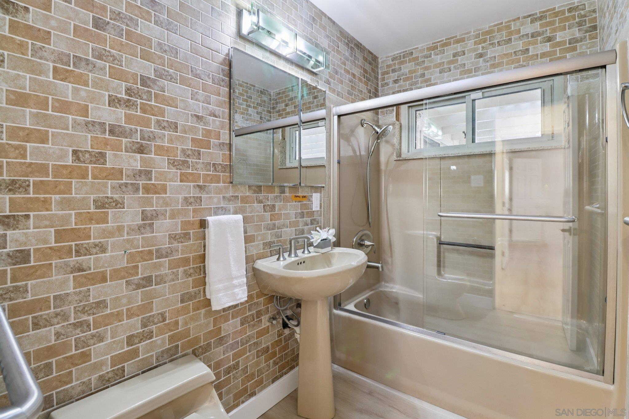 Detail Gallery Image 19 of 24 For 4930  Longford St, San Diego,  CA 92117 - 3 Beds | 2 Baths