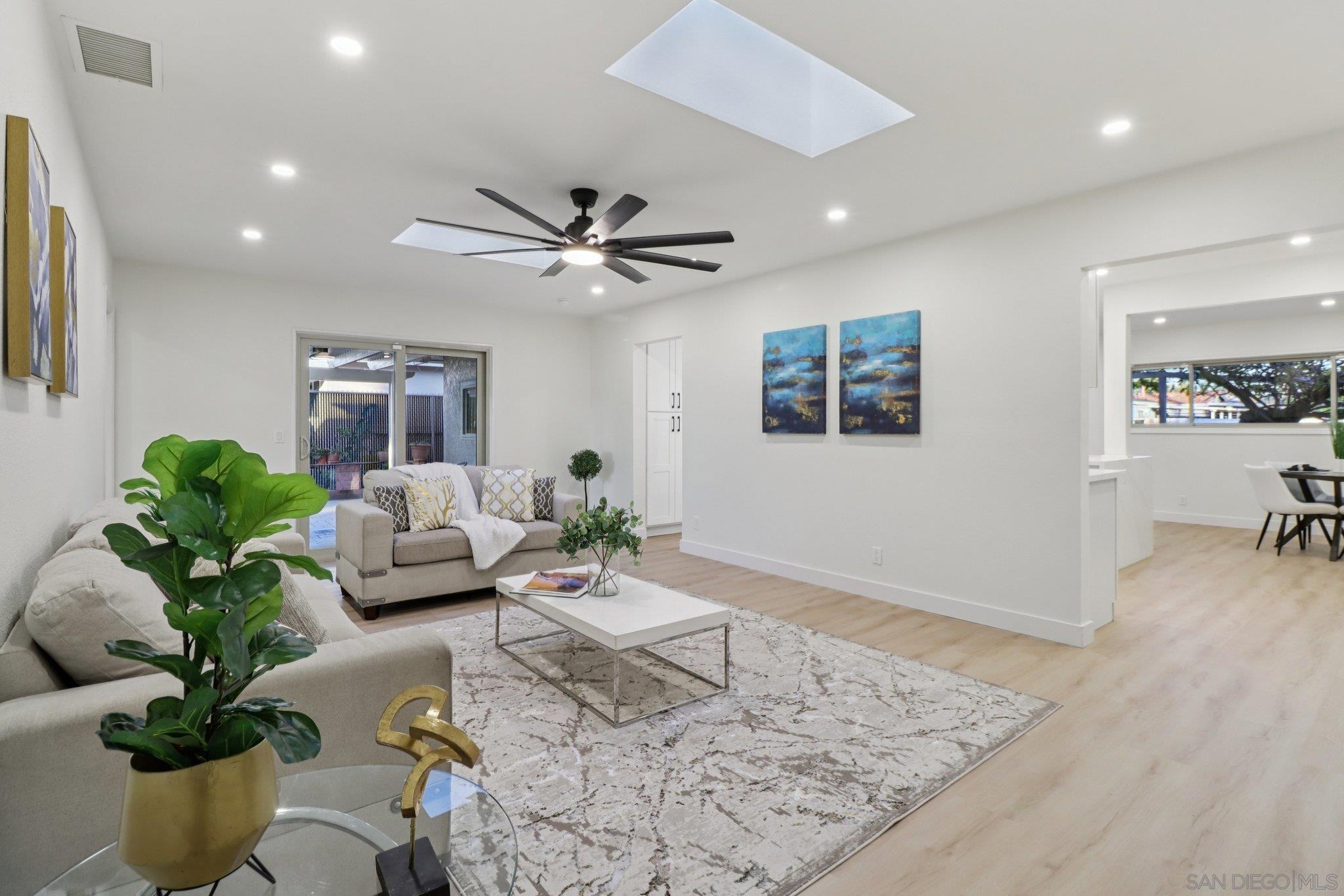 Detail Gallery Image 3 of 24 For 4930  Longford St, San Diego,  CA 92117 - 3 Beds | 2 Baths