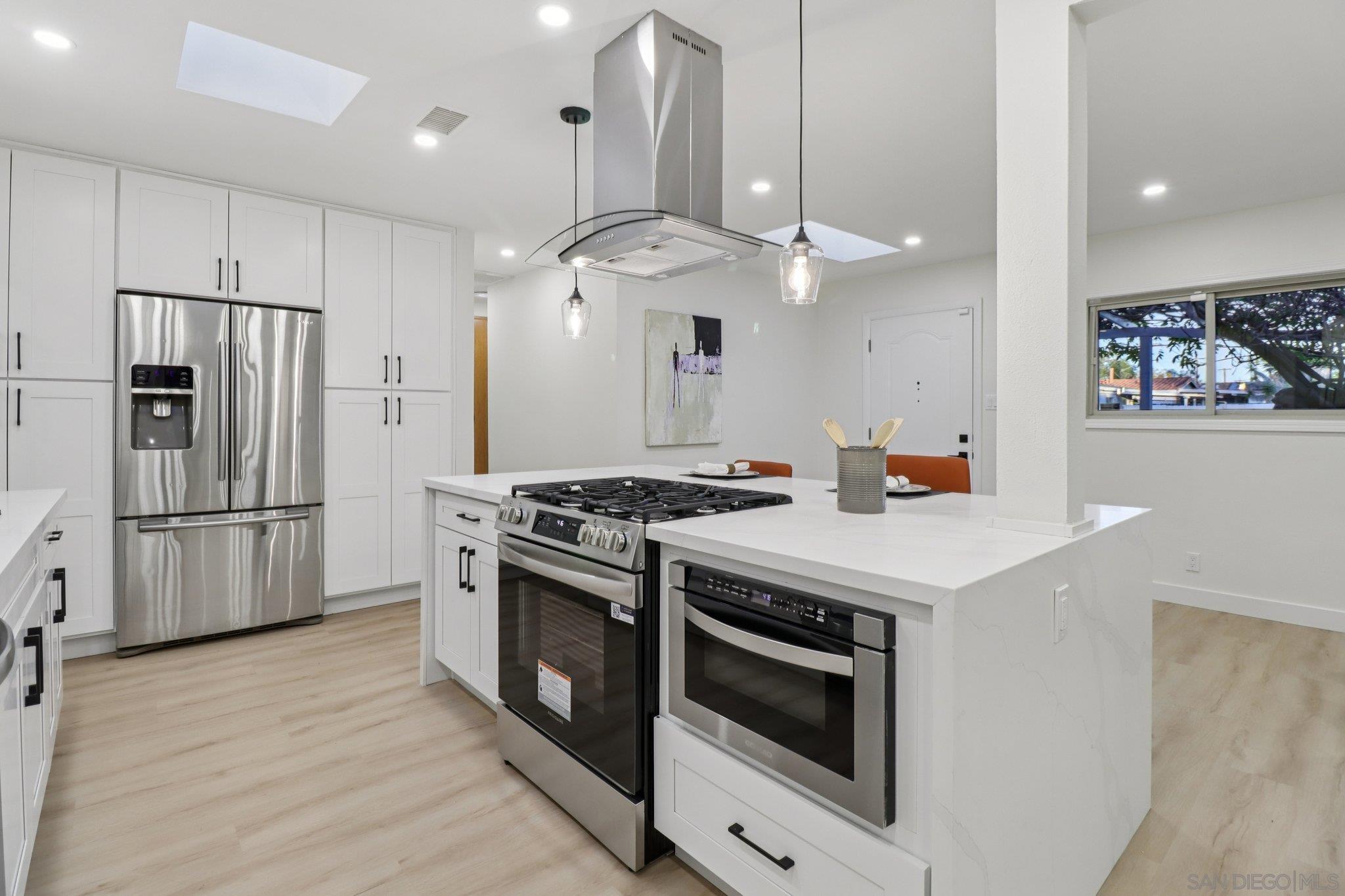 Detail Gallery Image 7 of 24 For 4930  Longford St, San Diego,  CA 92117 - 3 Beds | 2 Baths