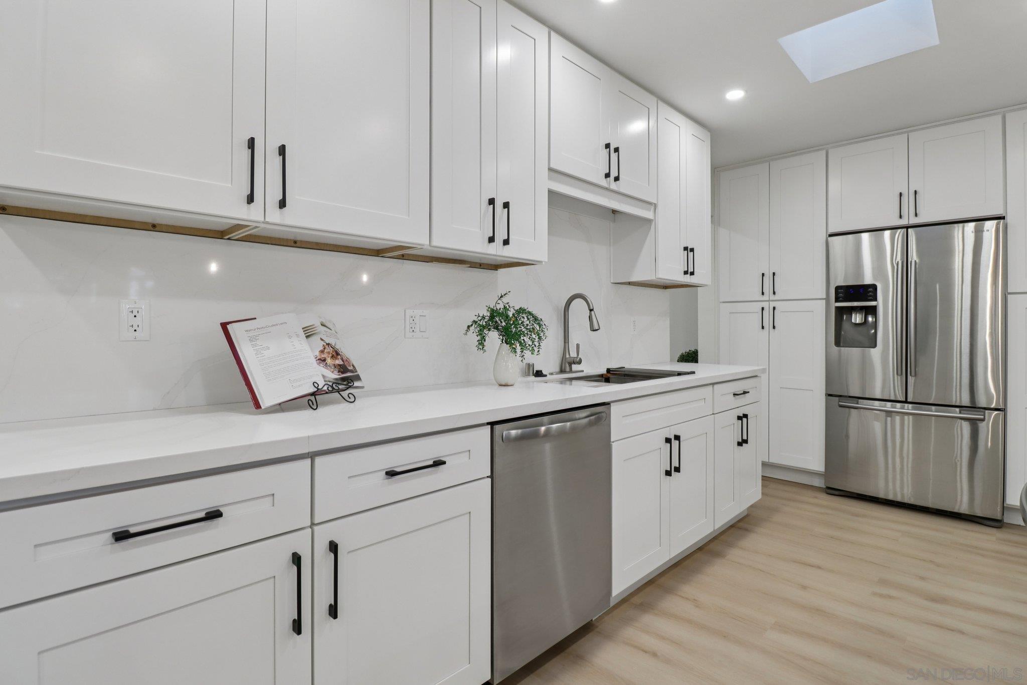 Detail Gallery Image 8 of 24 For 4930  Longford St, San Diego,  CA 92117 - 3 Beds | 2 Baths