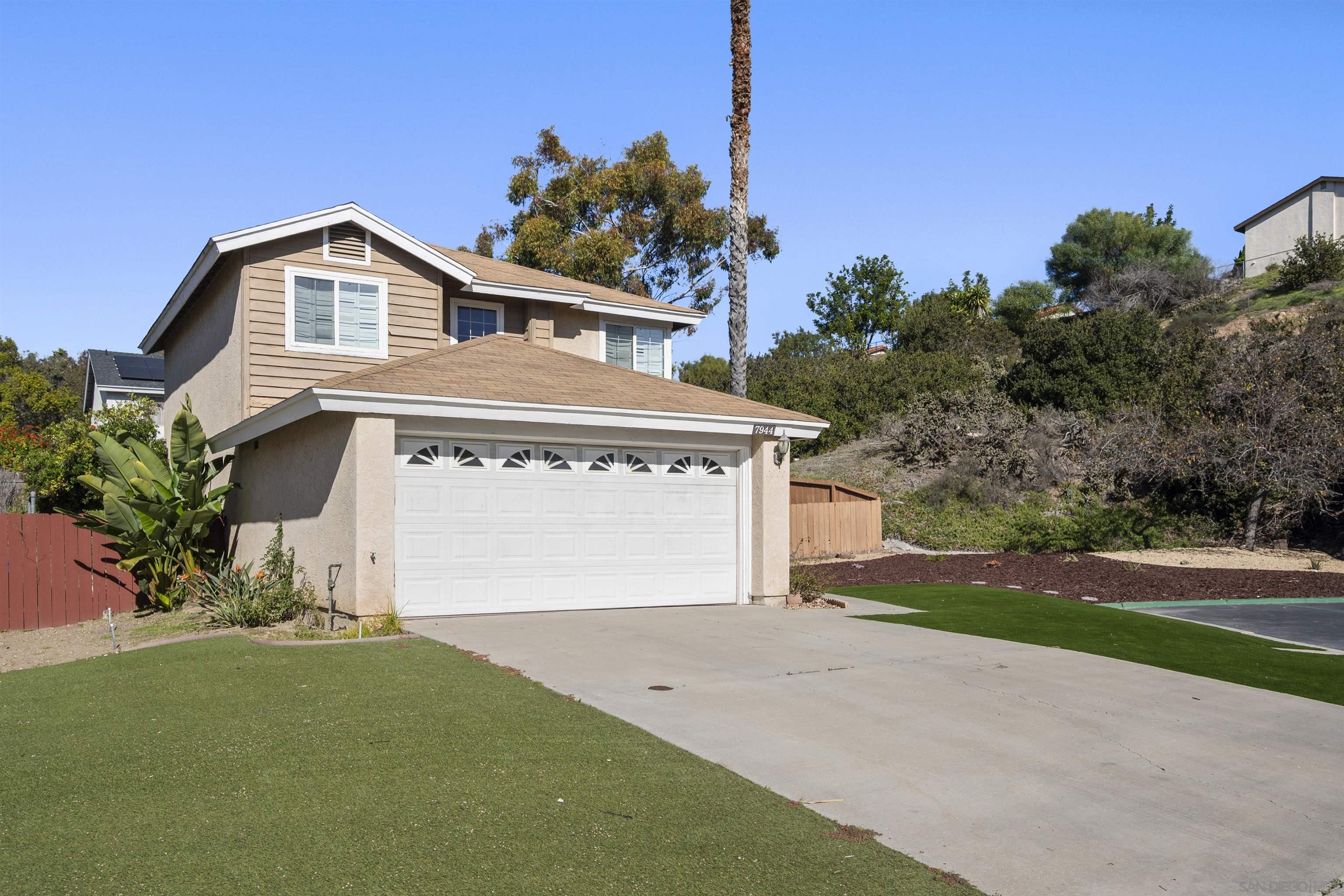 Detail Gallery Image 2 of 41 For 7944  Tinaja Ln, San Diego,  CA 92139 - 4 Beds | 2/1 Baths