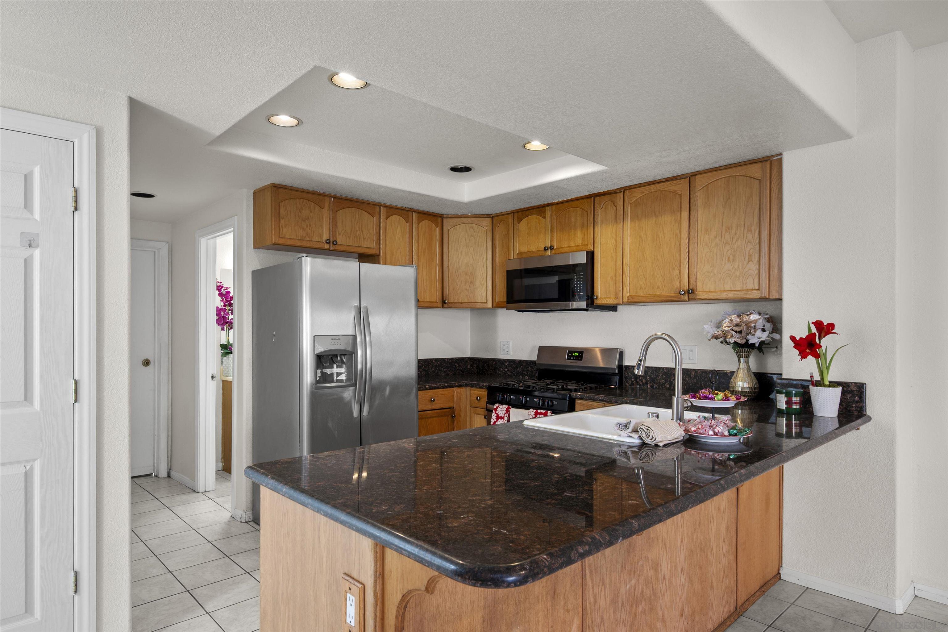 Detail Gallery Image 12 of 41 For 7944  Tinaja Ln, San Diego,  CA 92139 - 4 Beds | 2/1 Baths